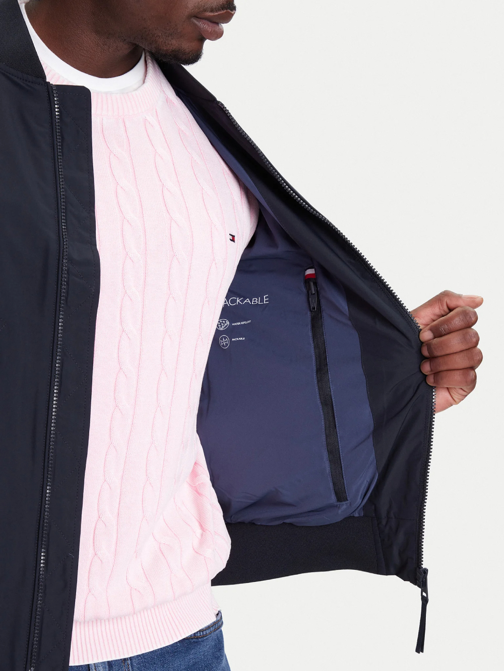 detail Tommy Hilfiger pánský modrý bomber