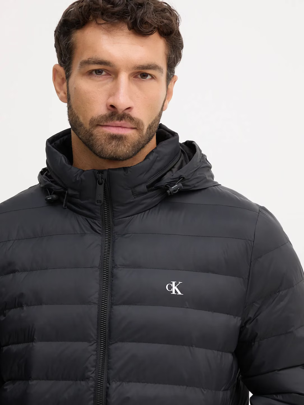 detail Calvin Klein pánská černá bunda