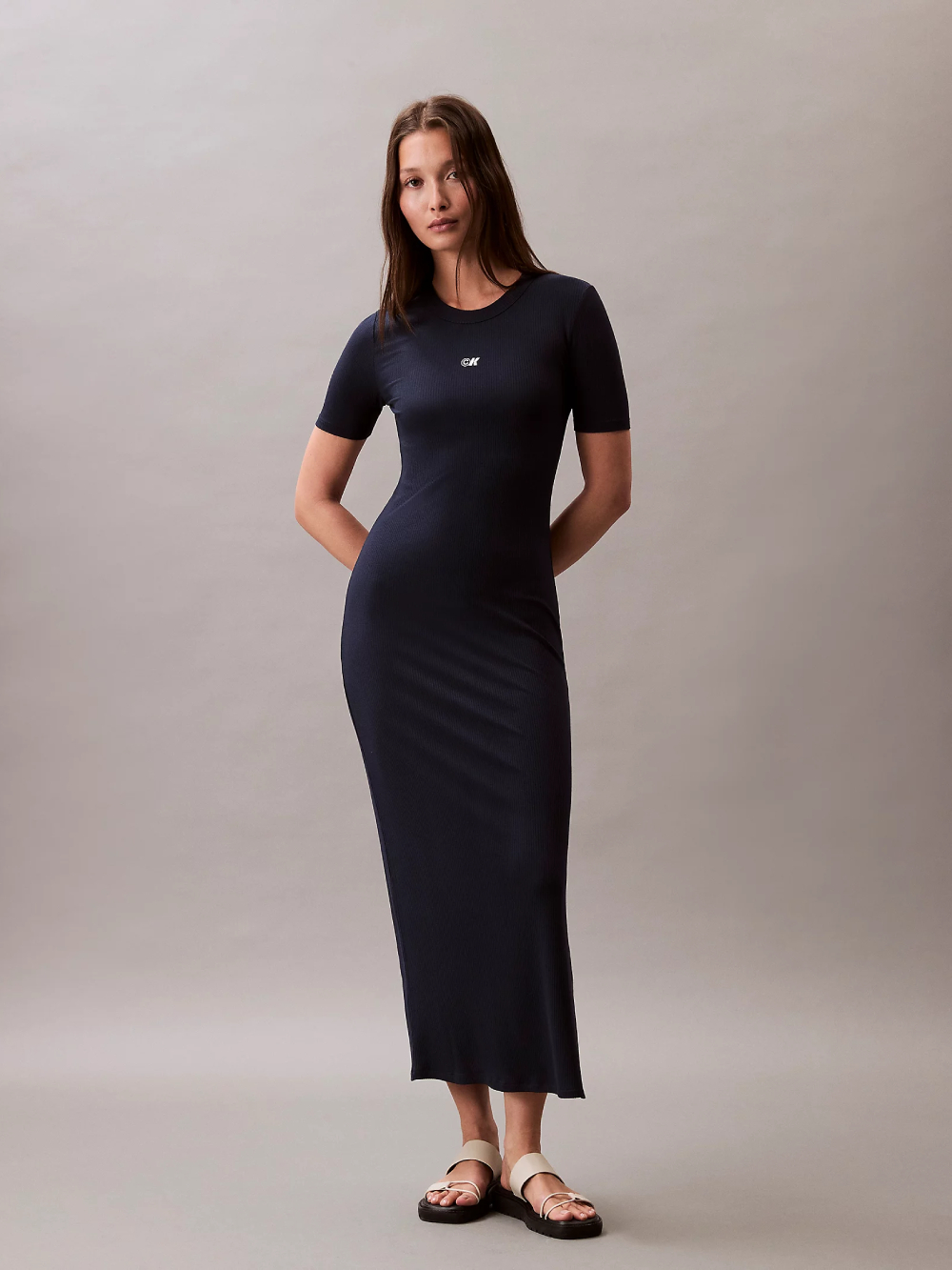 detail Calvin Klein dámské modré šaty