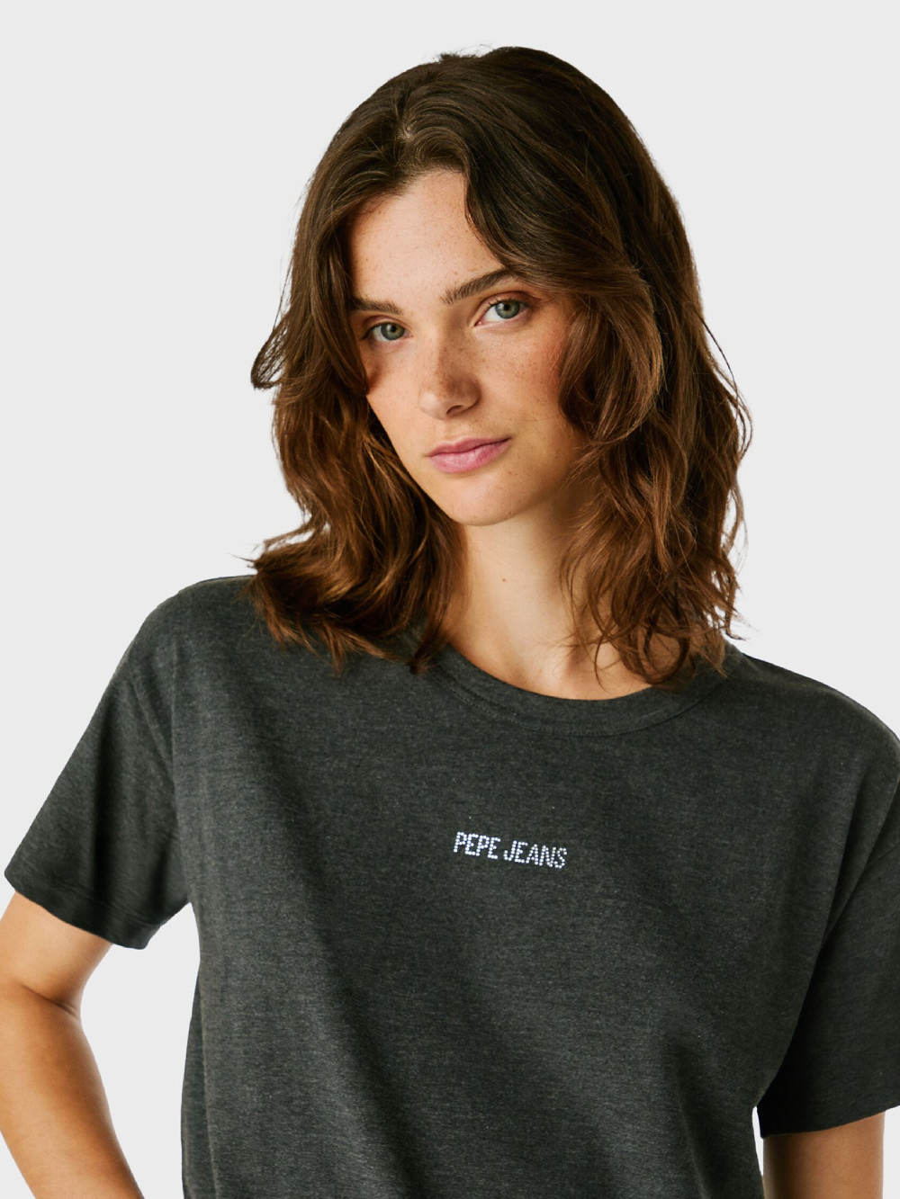 detail Pepe Jeans dámské tmavě šedé tričko Bemma