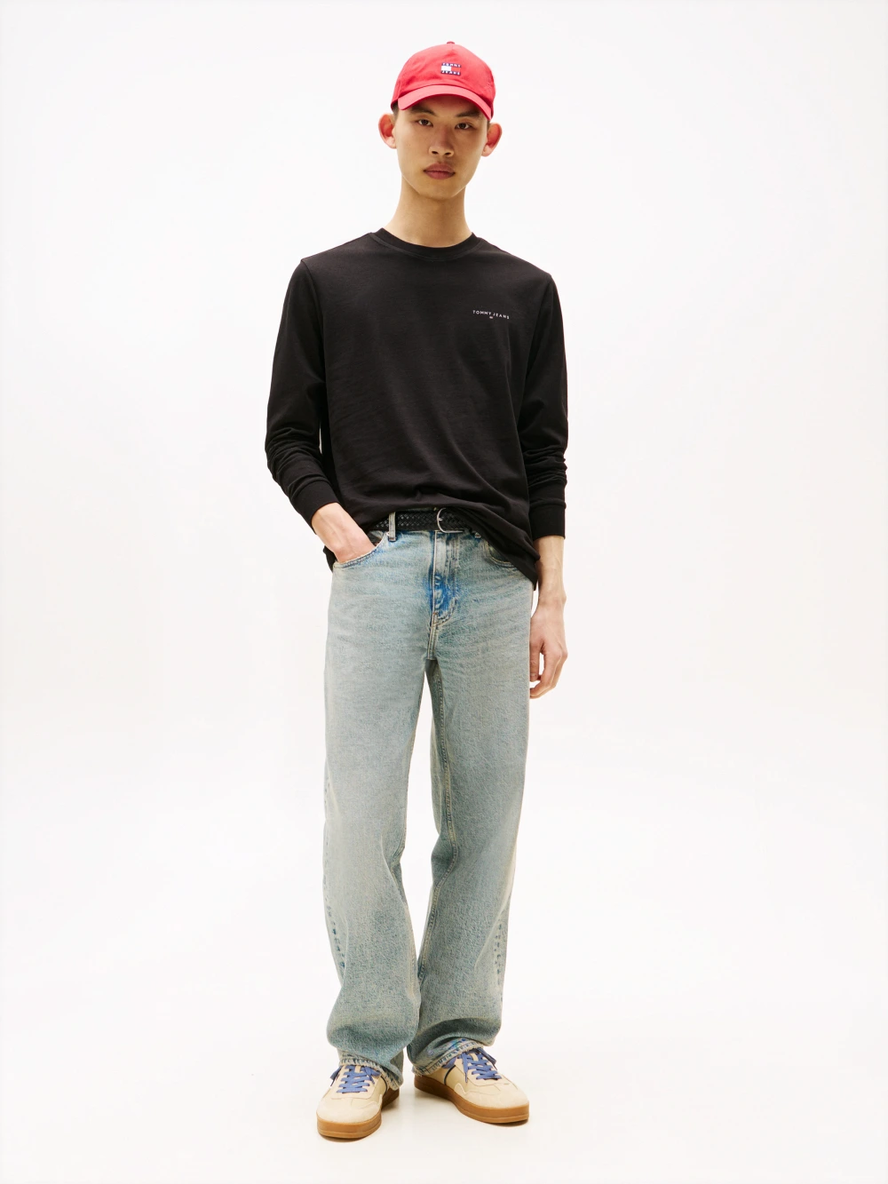 detail Tommy Jeans pánské černé tričko s dlouhým rukávem