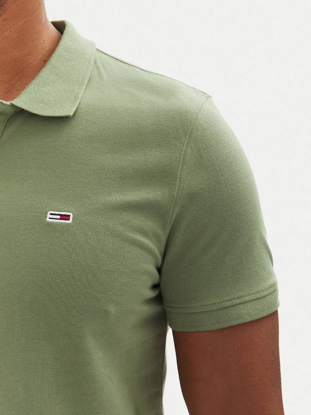detail Tommy Jeans pánské khaki polo triko