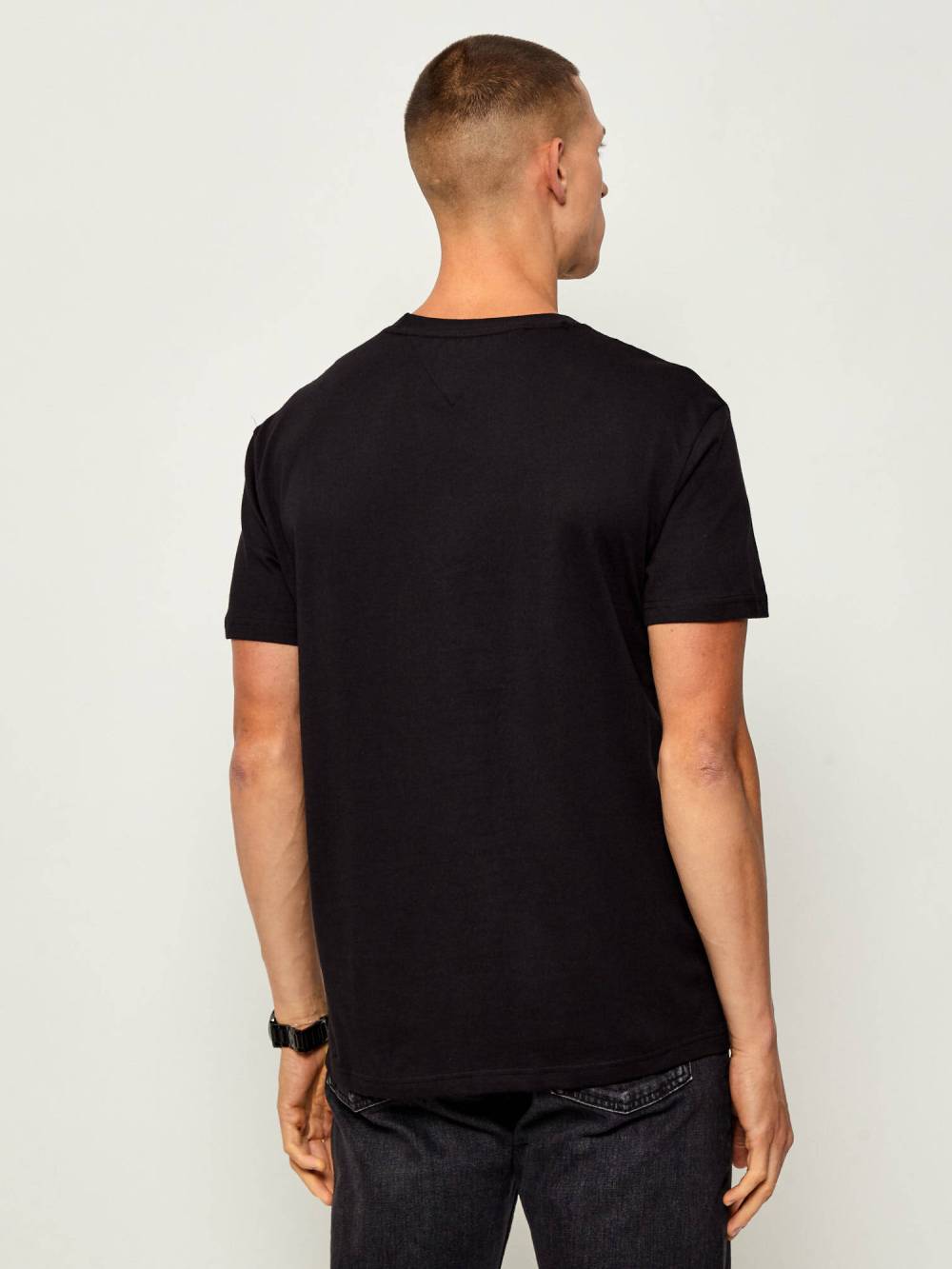 detail Tommy Jeans pánské černé triko