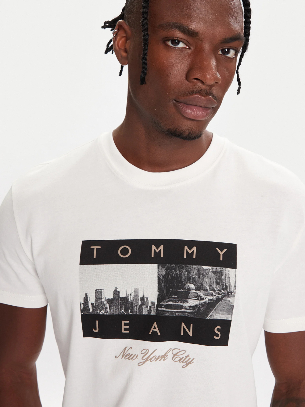 detail Tommy Jeans pánské bílé tričko