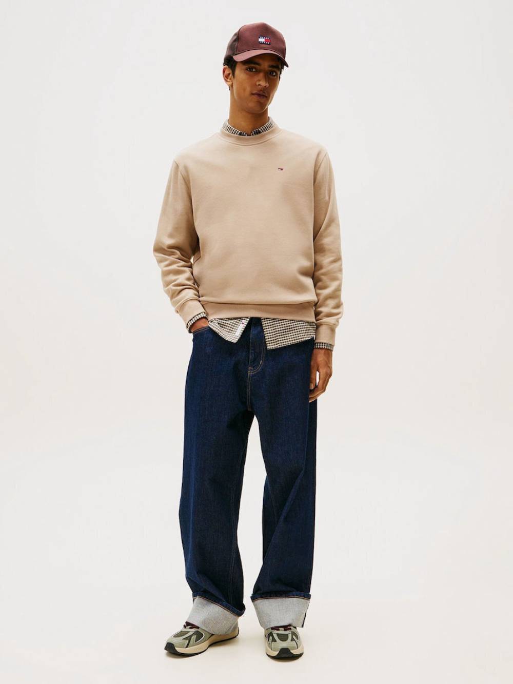 detail Tommy Jeans pánská světle hnědá mikina