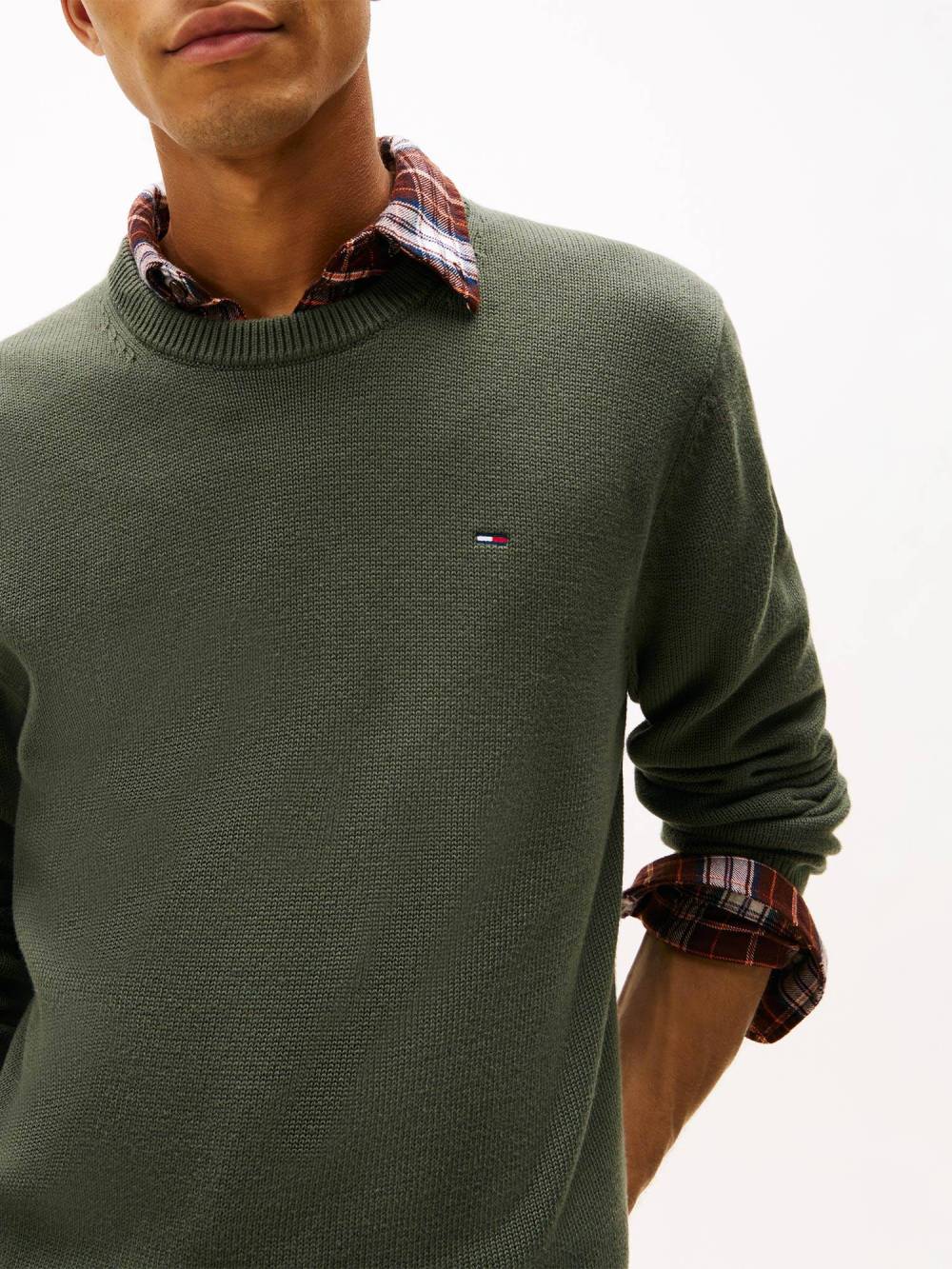 detail Tommy Jeans pánský khaki svetr