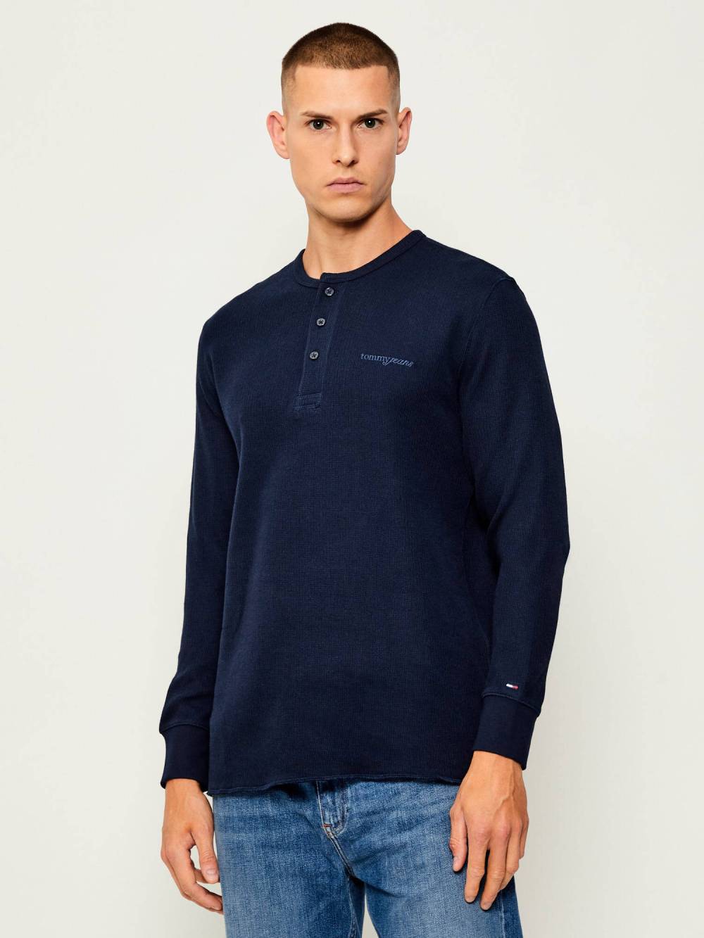 detail Tommy Jeans pánské triko s dlouhým rukávem
