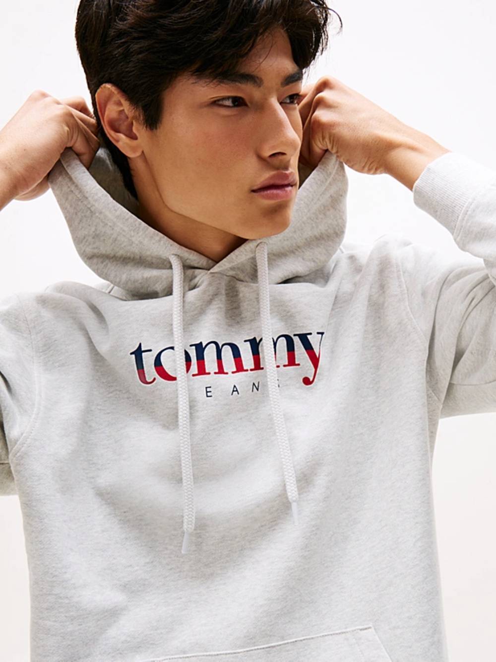 detail Tommy Jeans pánská šedá mikina