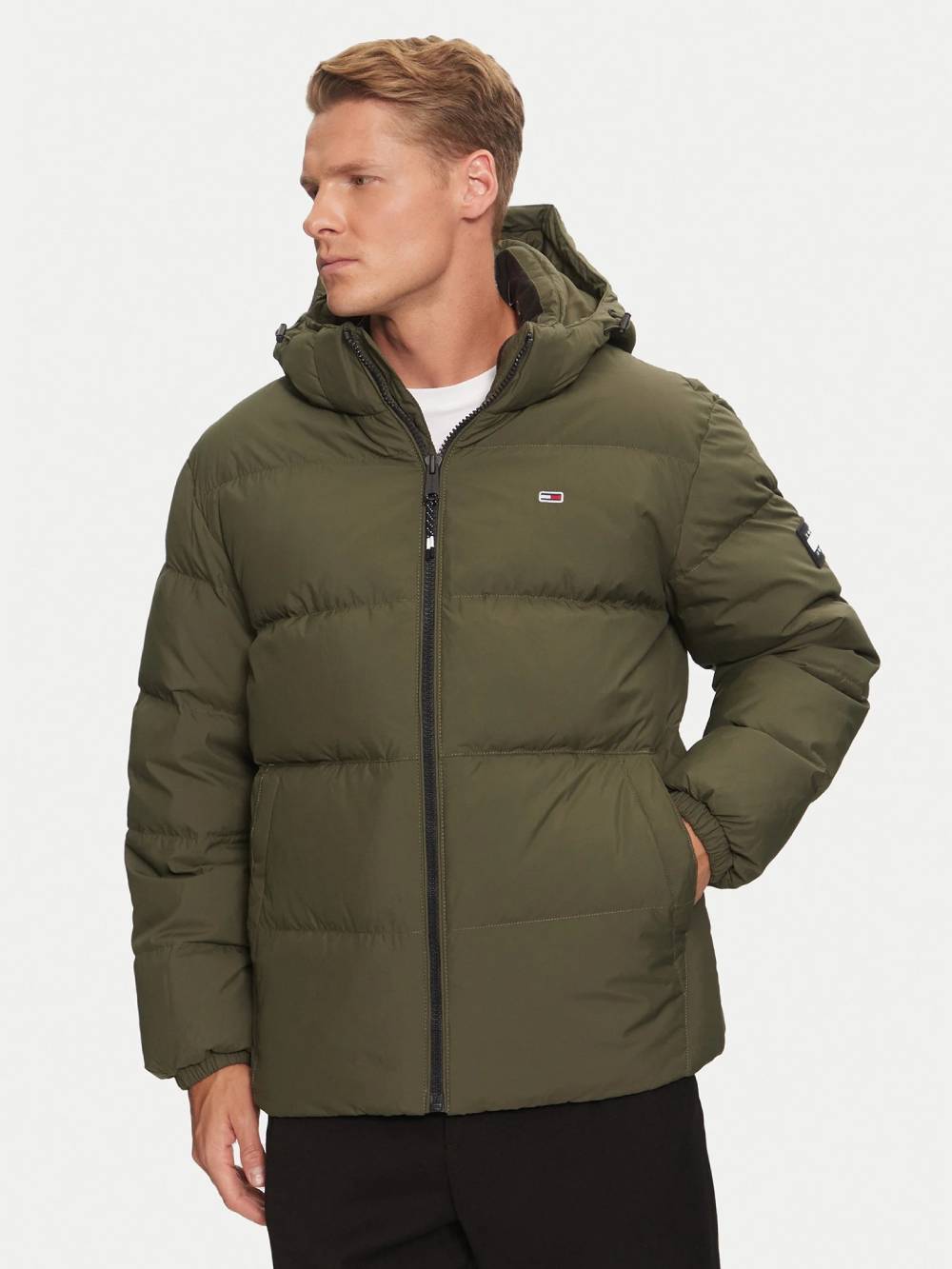 detail Tommy Jeans pánská khaki bunda