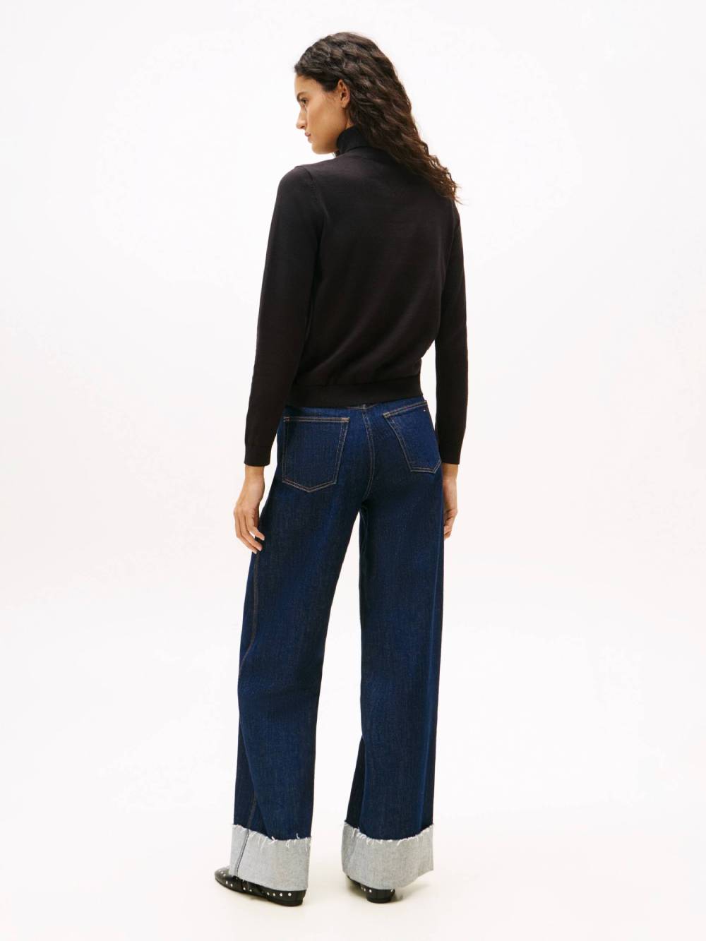 detail Tommy Jeans dámský černý rolák