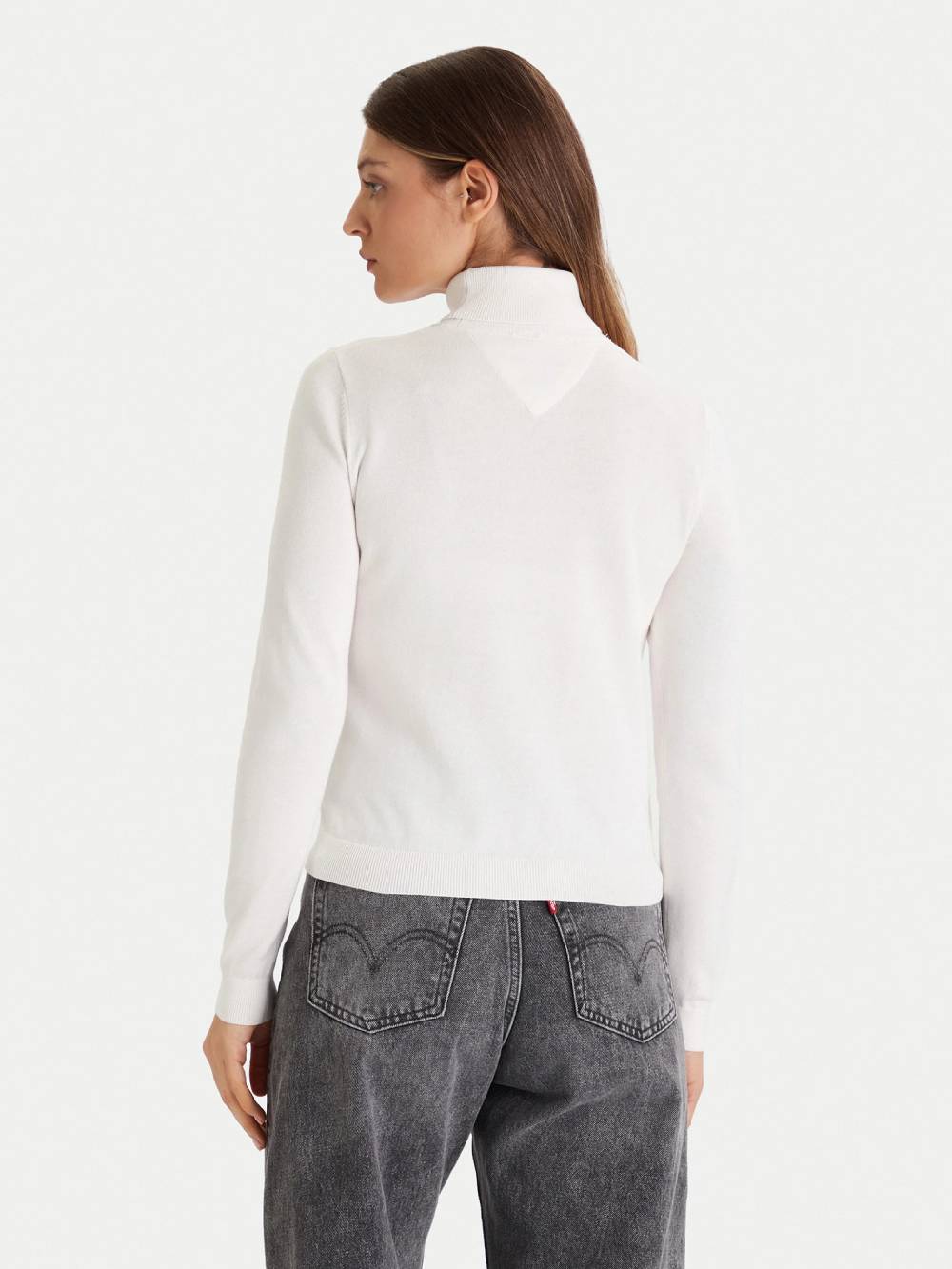 detail Tommy Jeans dámský krémový rolák