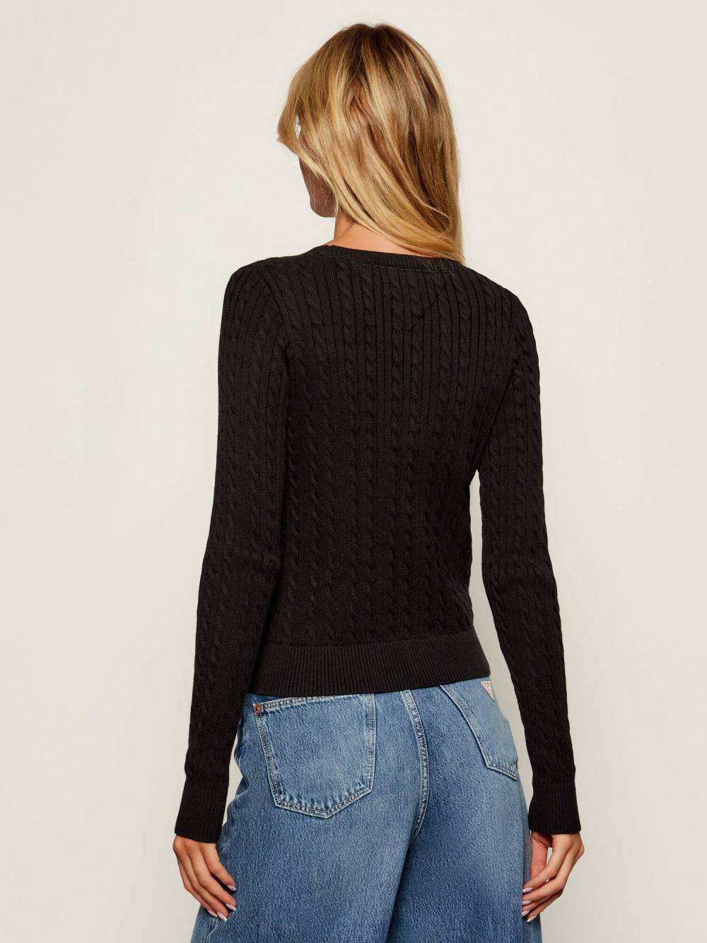 detail Tommy Jeans dámský černý svetr