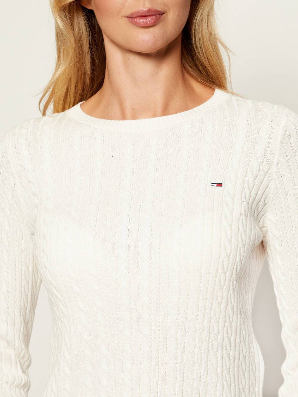 detail Tommy Jeans dámský krémový svetr