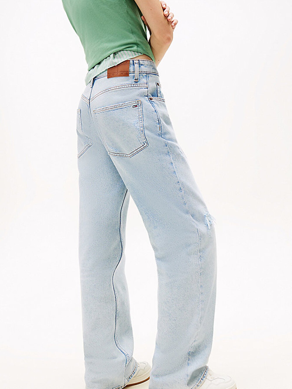 detail Tommy Jeans dámské světle modré džíny