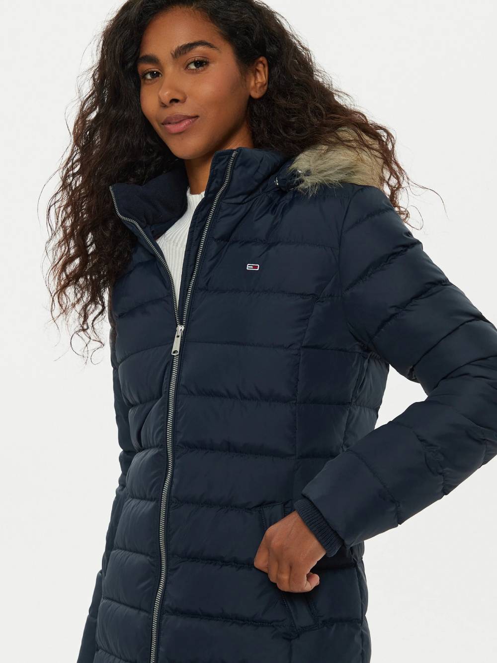 detail Tommy Jeans dámská modrá bunda