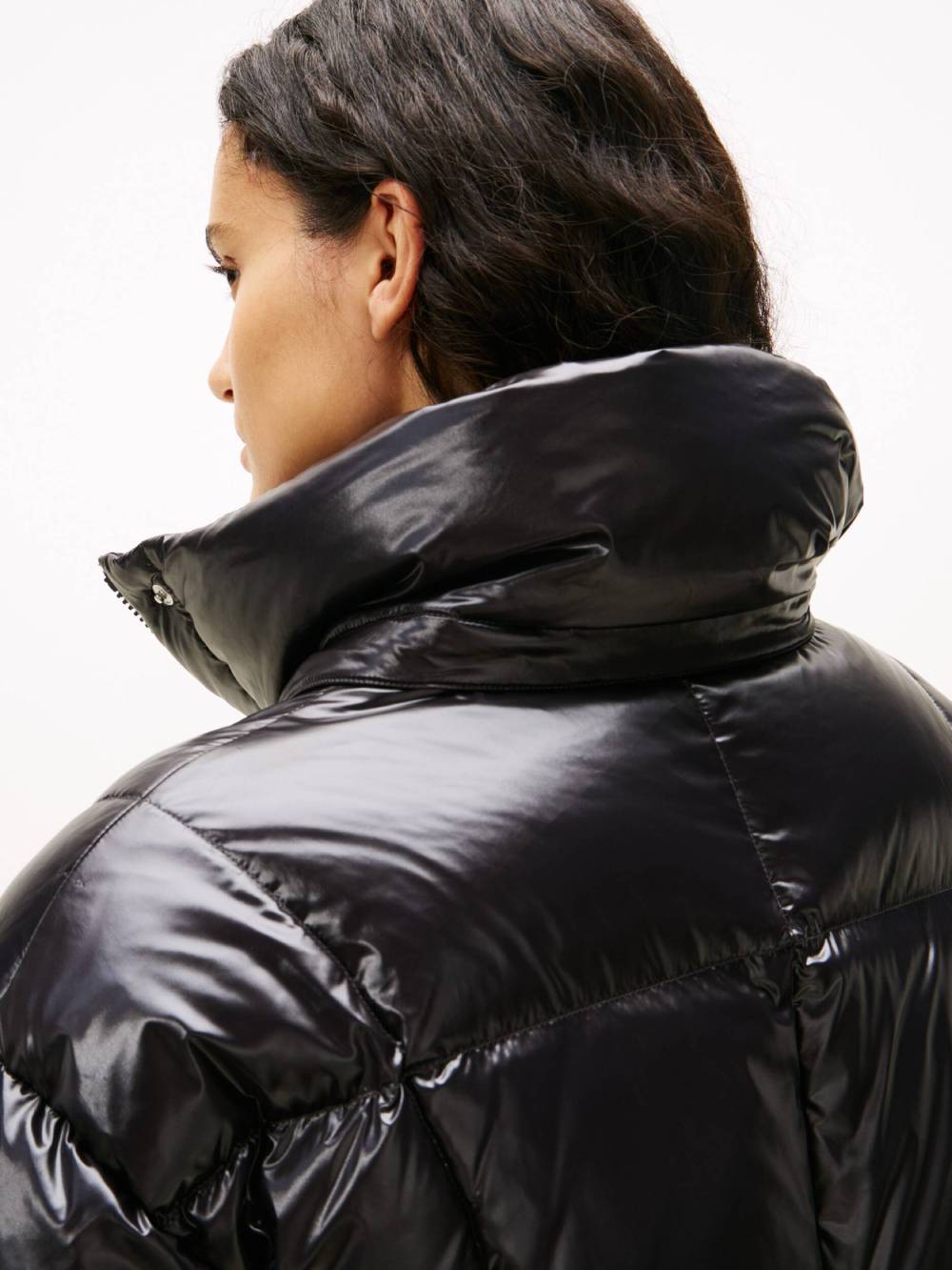 detail Tommy Jeans dámský černý zimní kabát