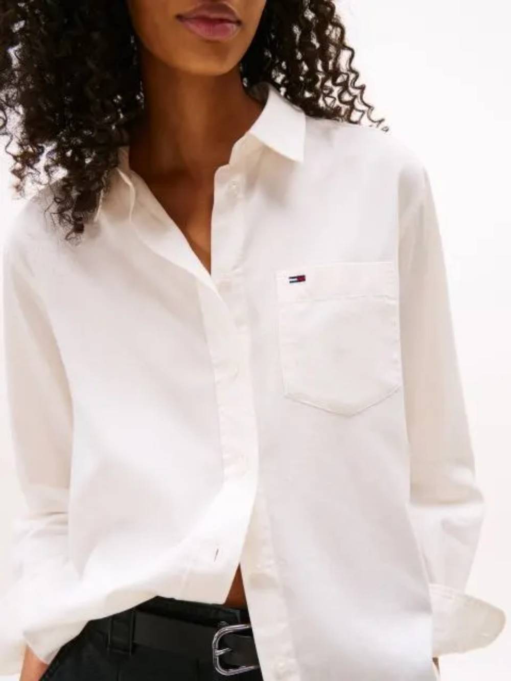 detail Tommy Jeans dámská krémová košile