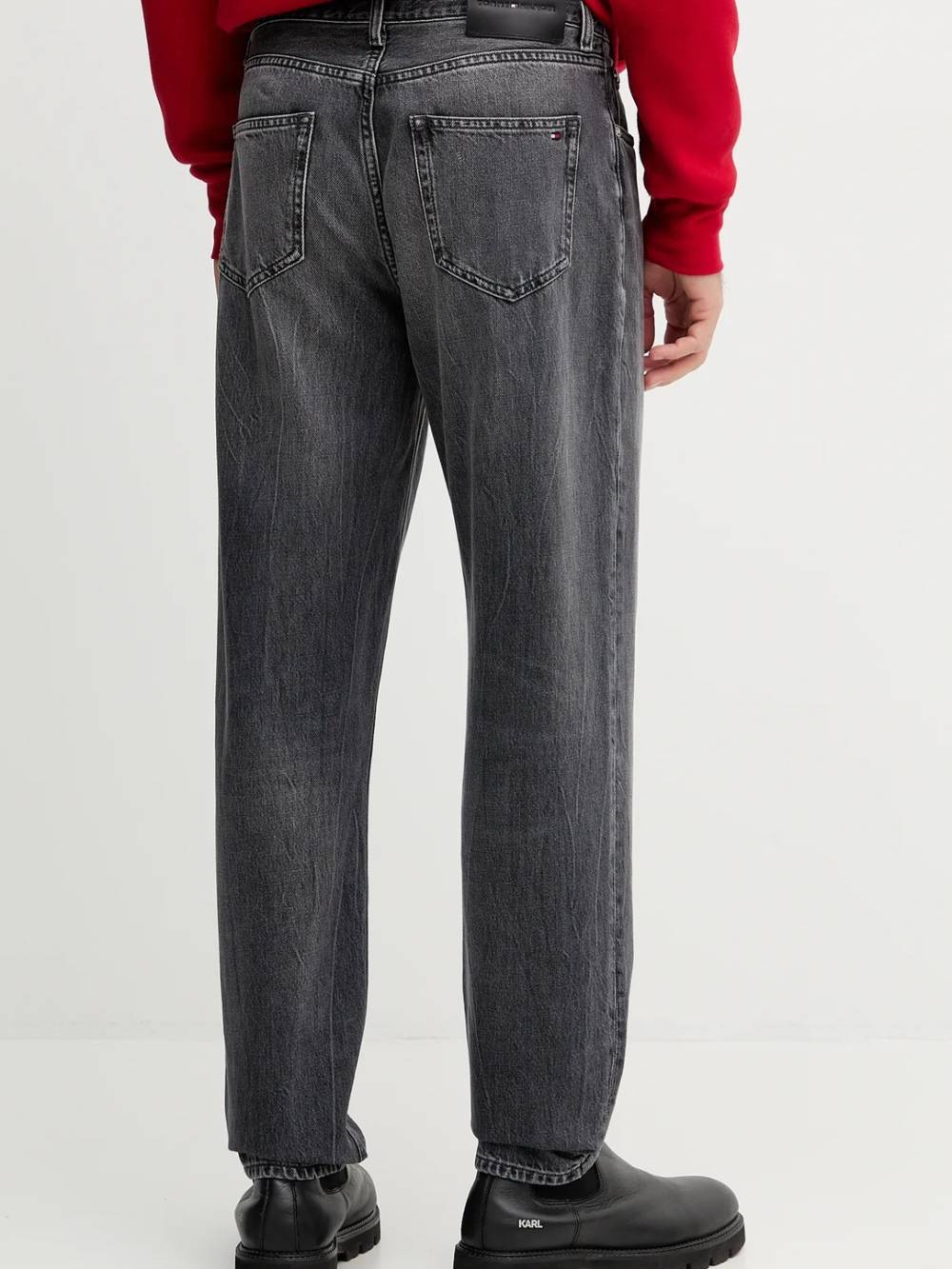 detail Tommy Hilfiger pánské šedé džíny