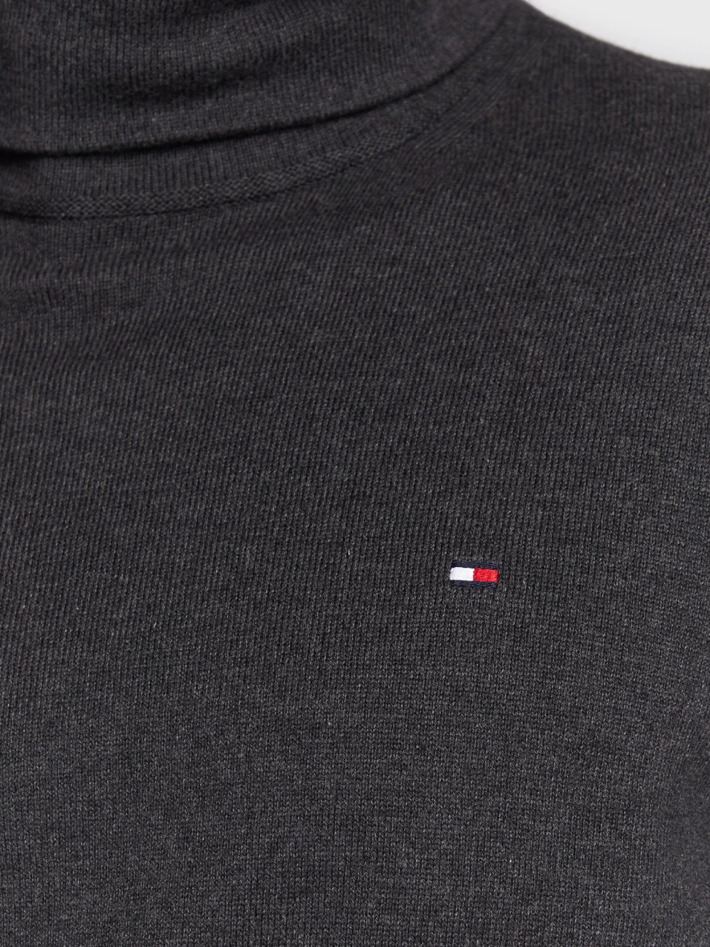 detail Tommy Hilfiger pánský šedý rolák