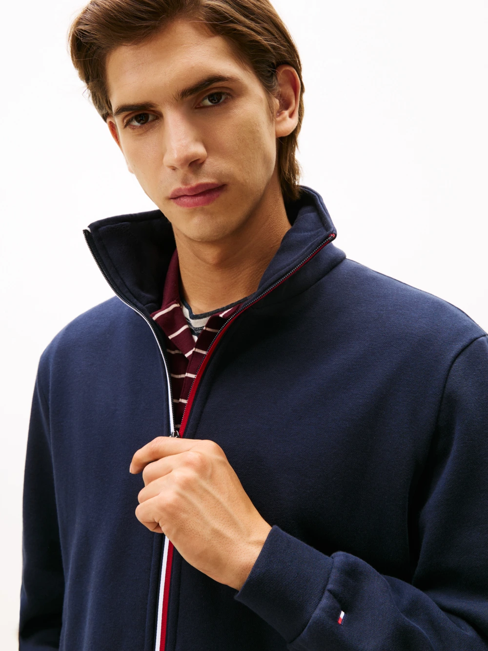 detail Tommy Hilfiger pánská modrá mikina
