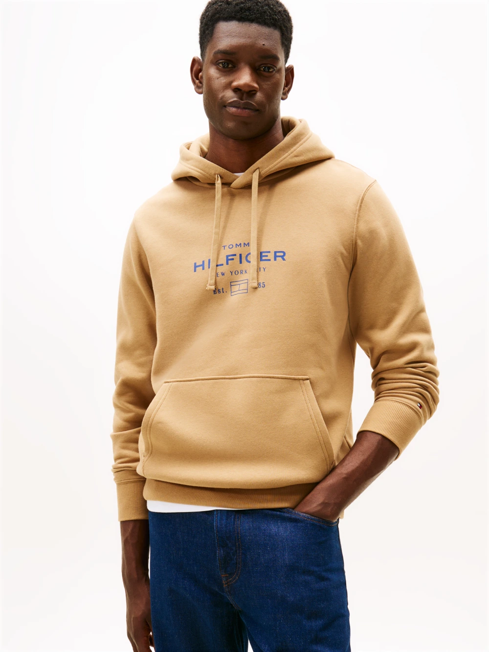 detail Tommy Hilfiger pánská béžová mikina