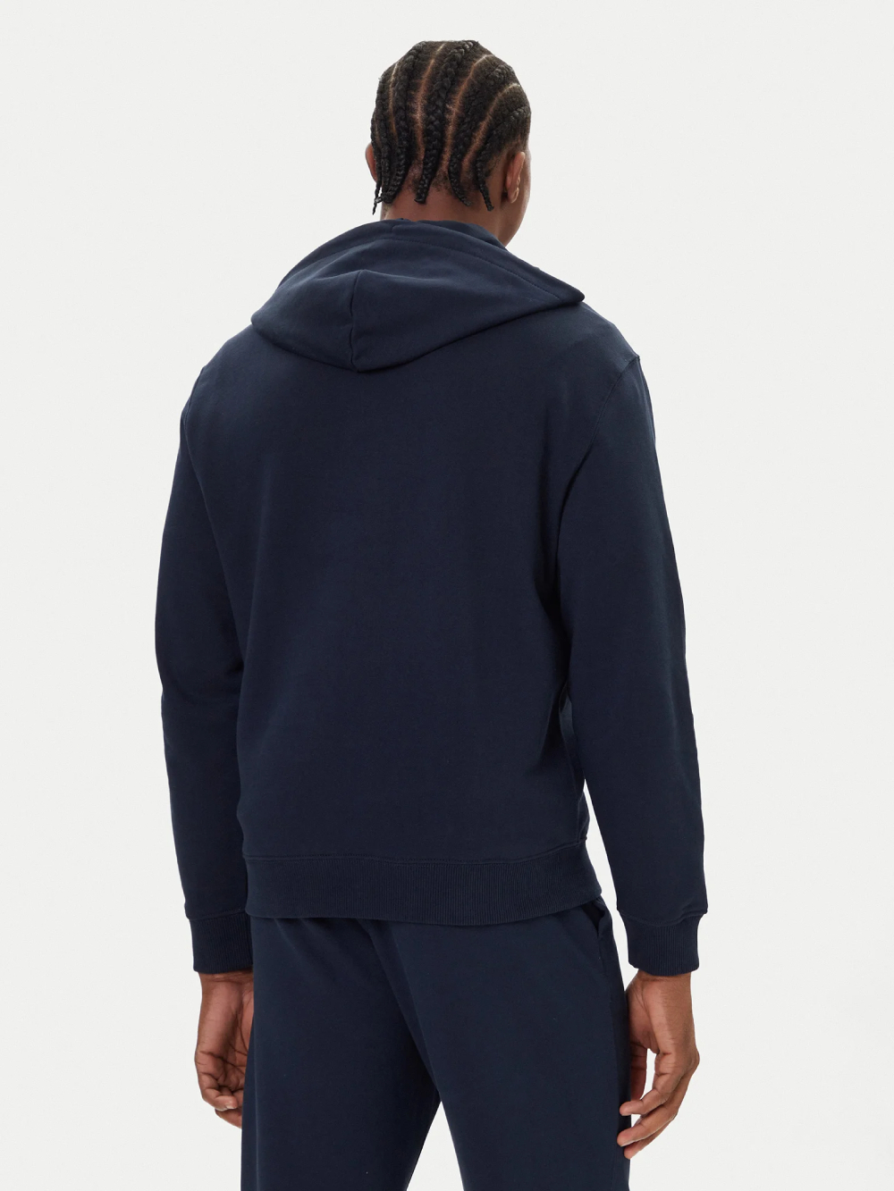 detail Calvin Klein pánská modrá mikina