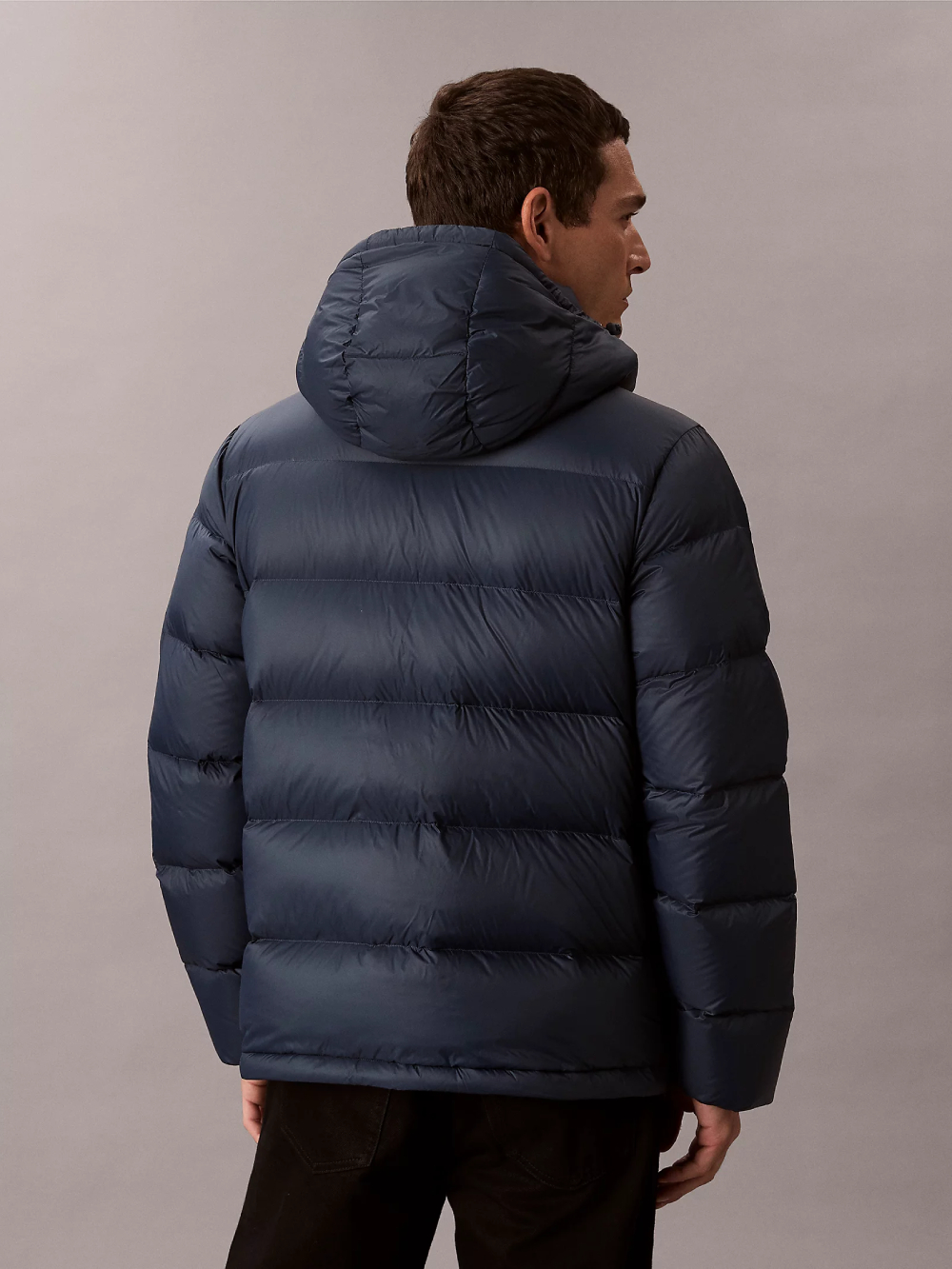 detail Calvin Klein pánská modrá bunda