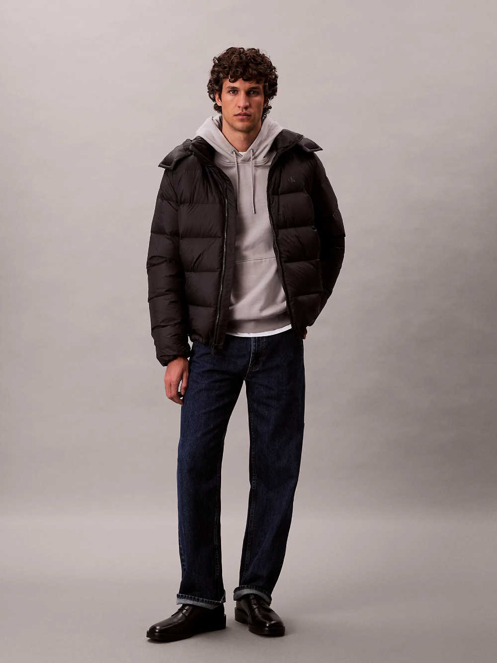 detail Calvin Klein pánská černá bunda