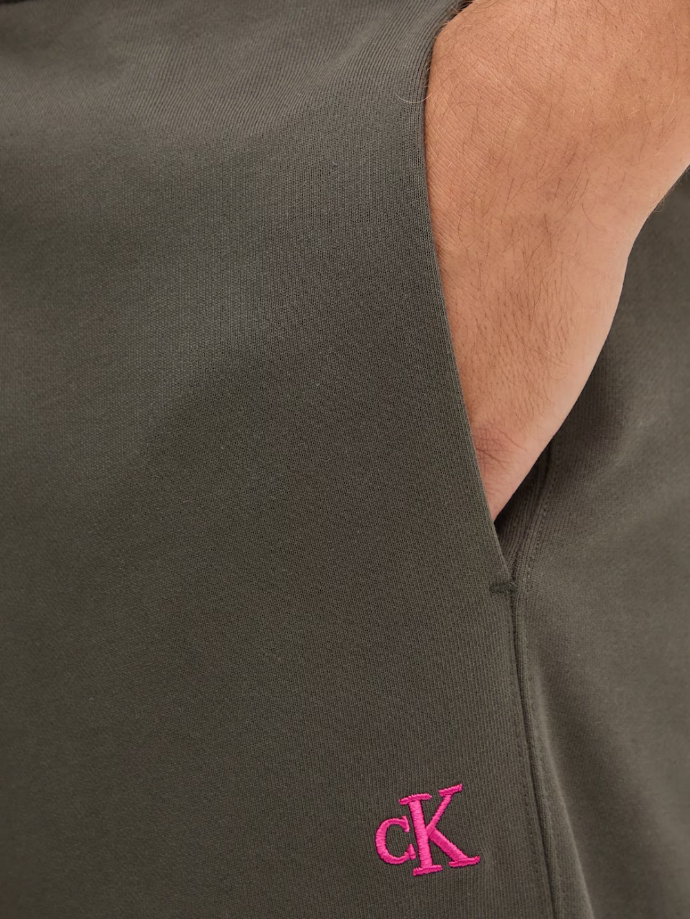 detail Calvin Klein pánské khaki tepláky