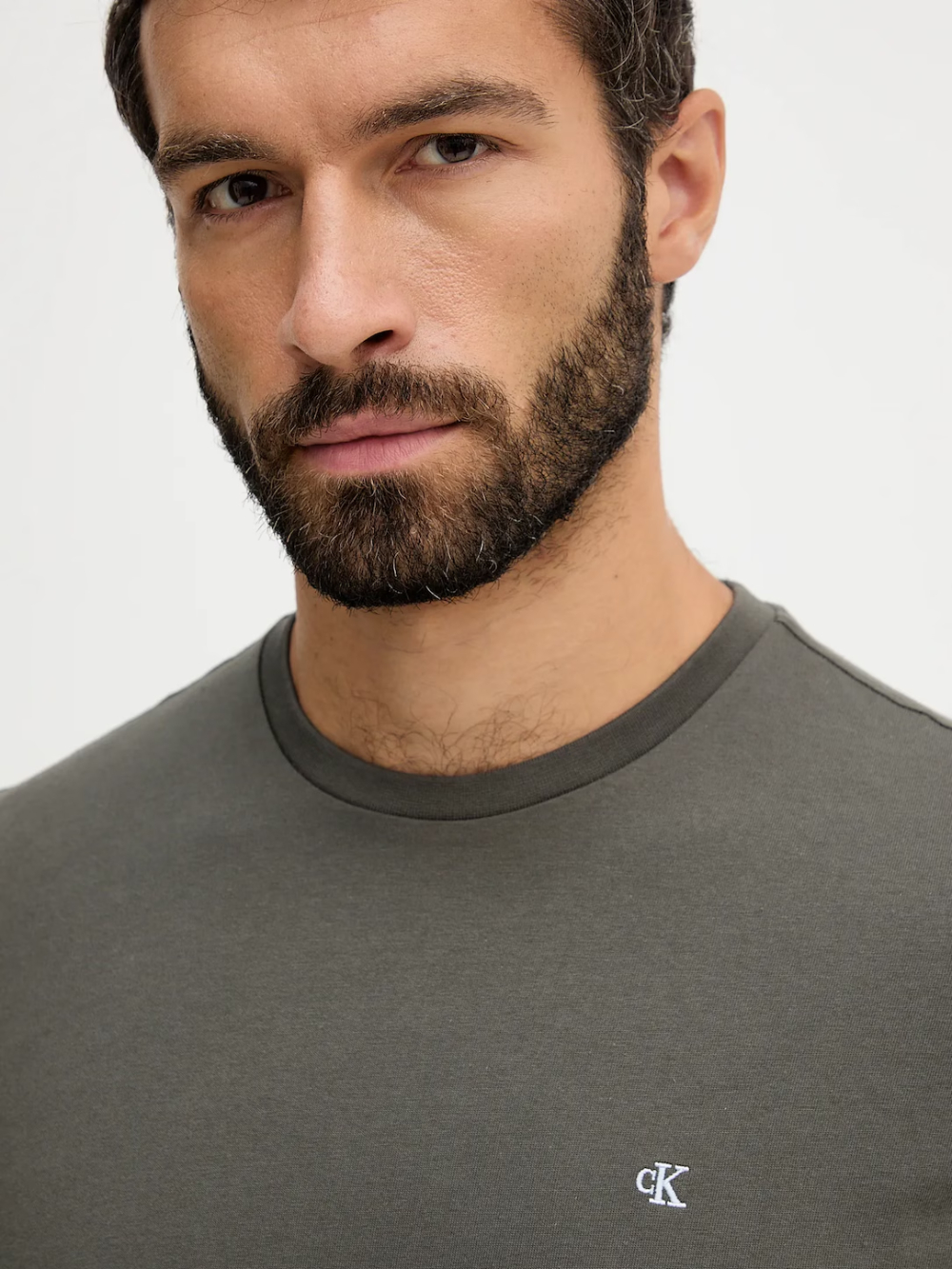 detail Calvin Klein pánské khaki tričko