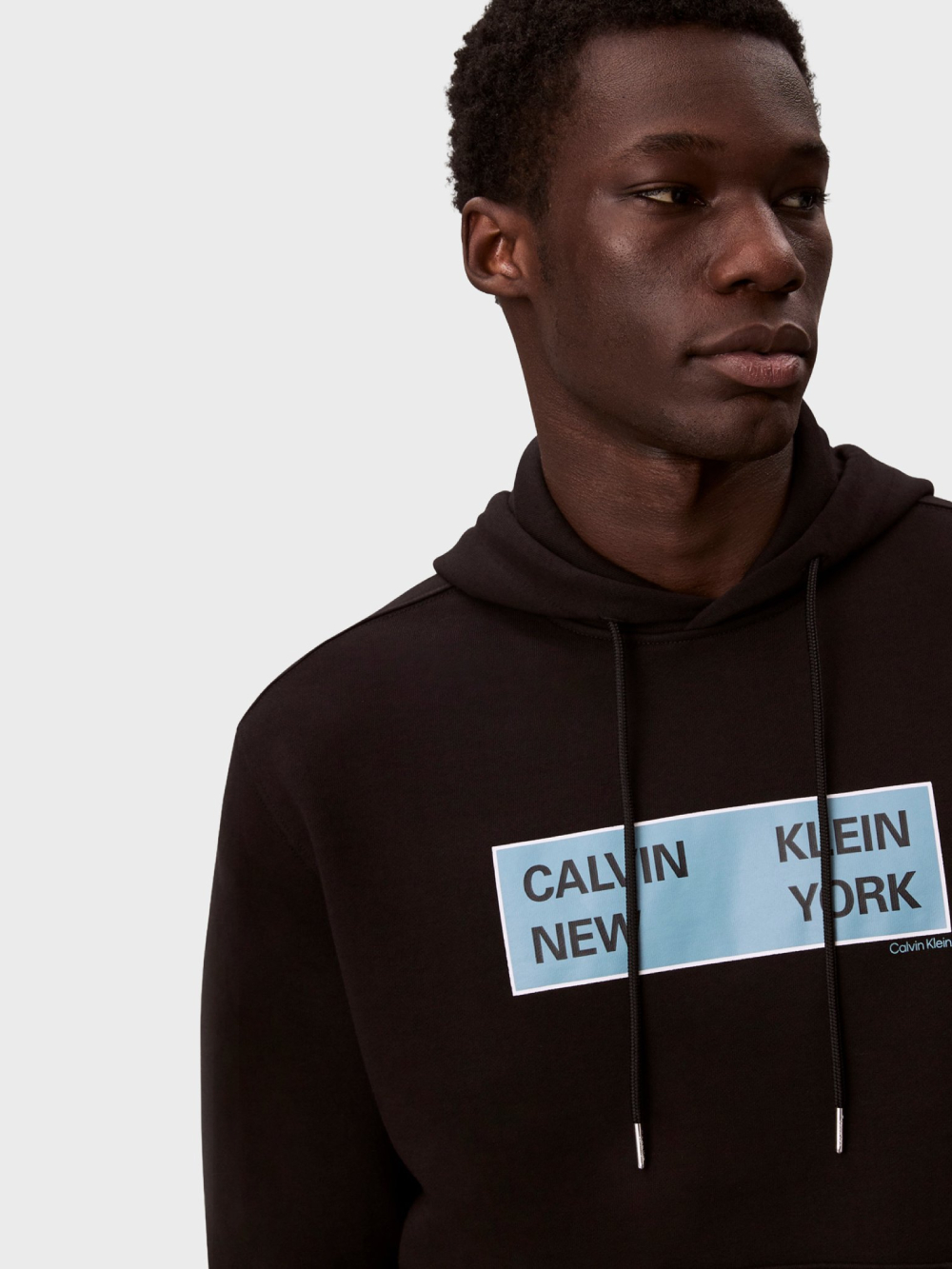 detail Calvin Klein pánská černá mikina