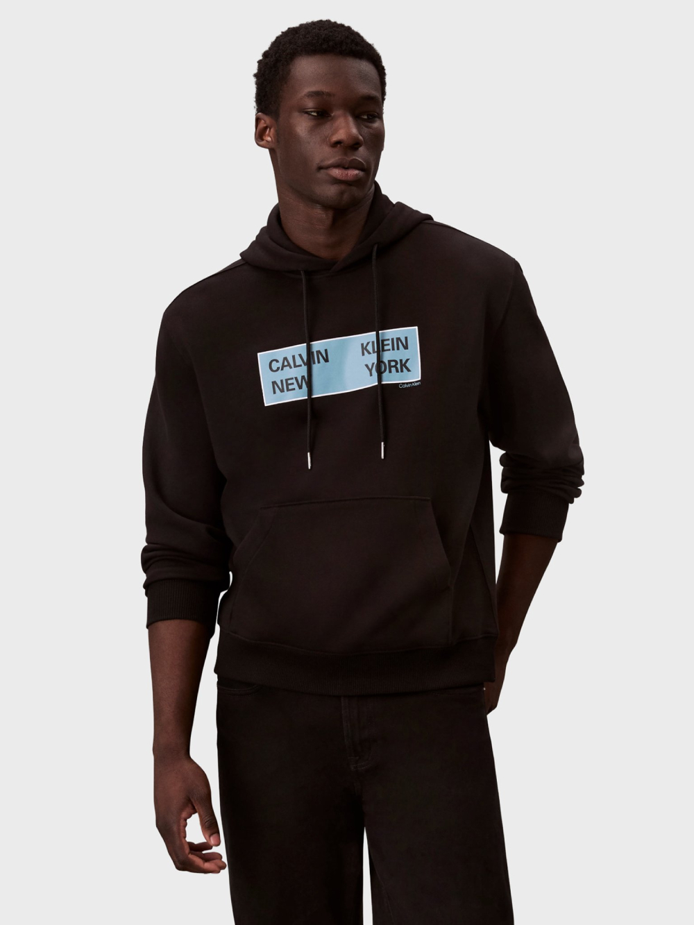 detail Calvin Klein pánská černá mikina