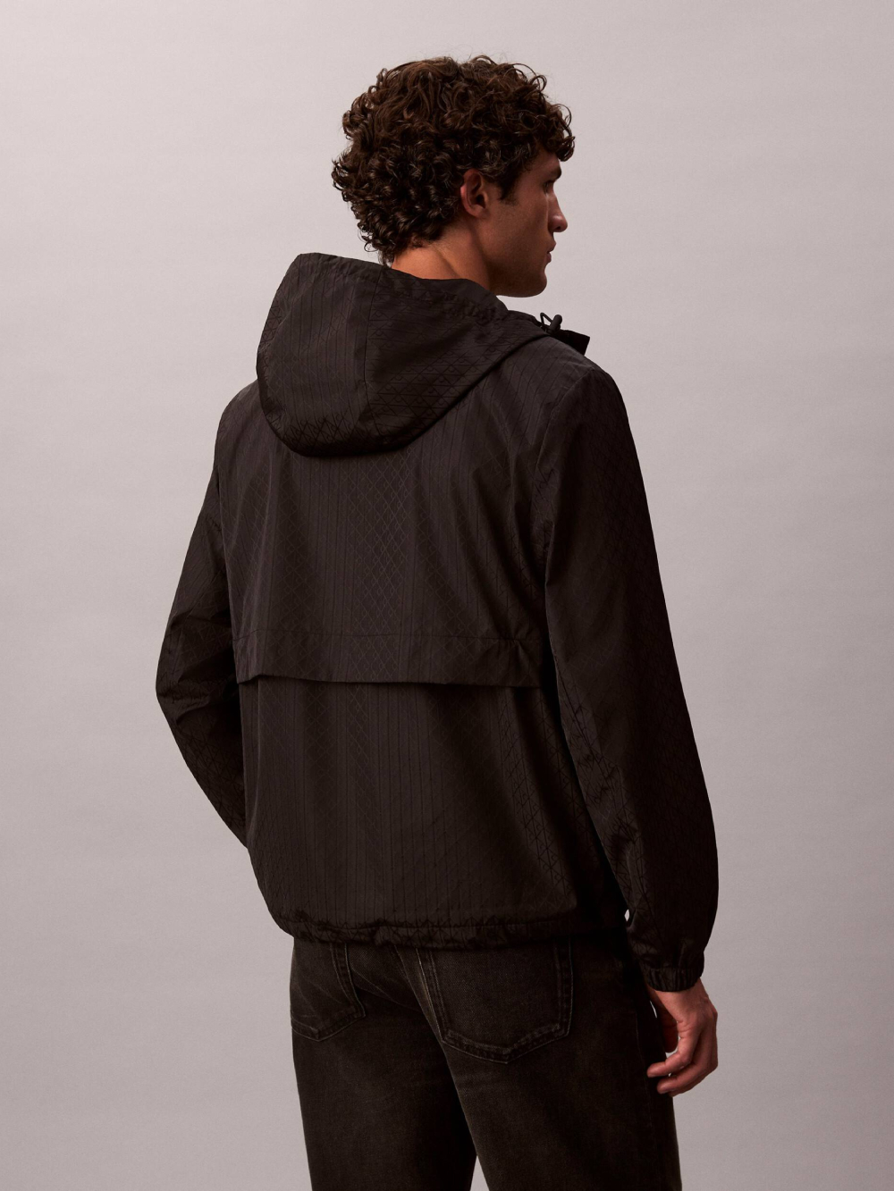 detail Calvin Klein pánská černá bunda