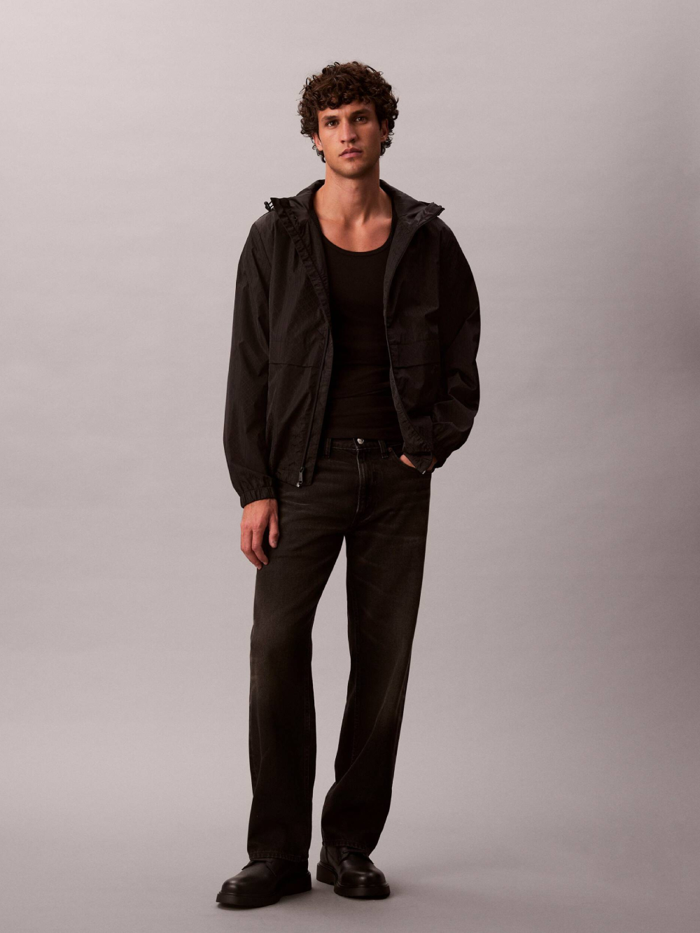 detail Calvin Klein pánská černá bunda