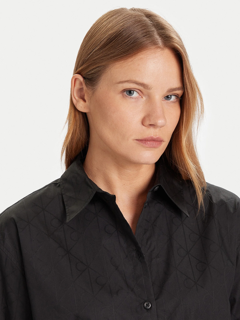 detail Calvin Klein dámská černá košile