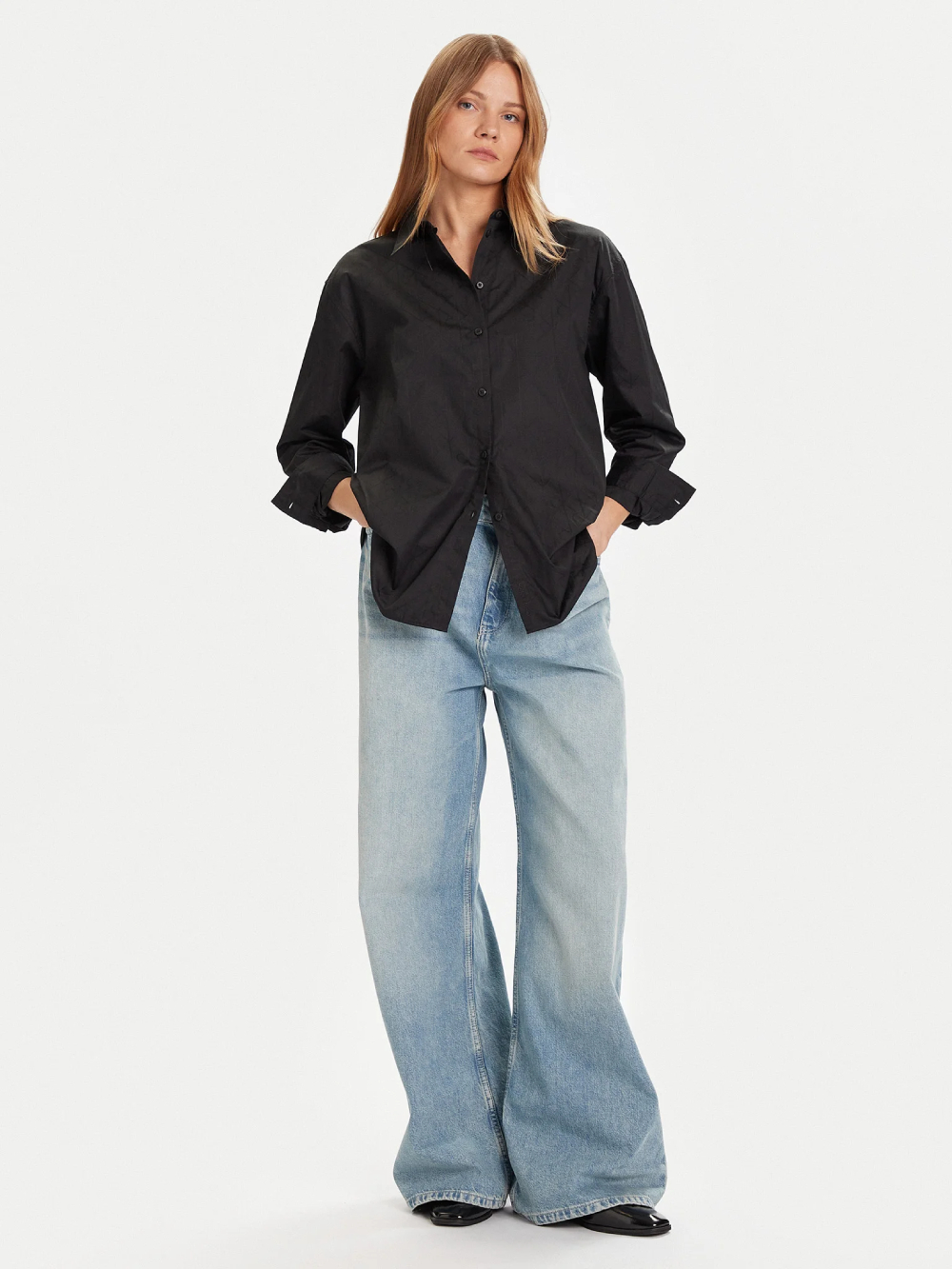 detail Calvin Klein dámská černá košile