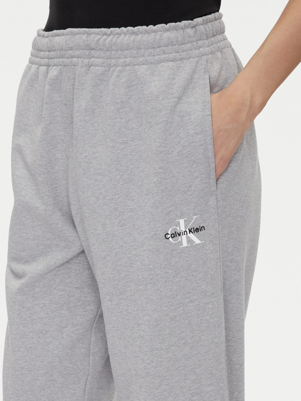 detail Calvin Klein dámské šedé tepláky