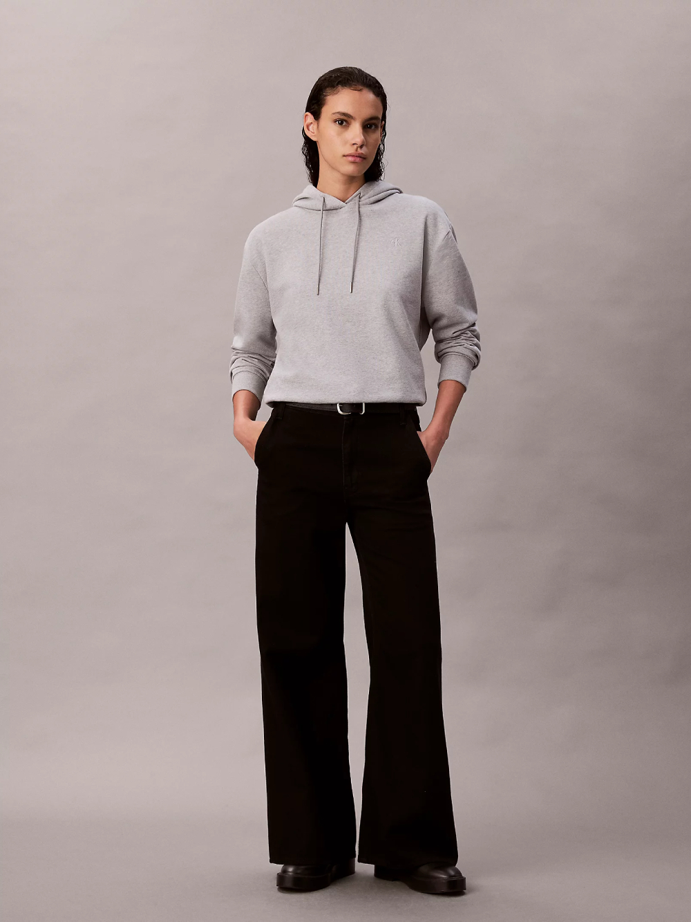 detail Calvin Klein dámská šedá mikina