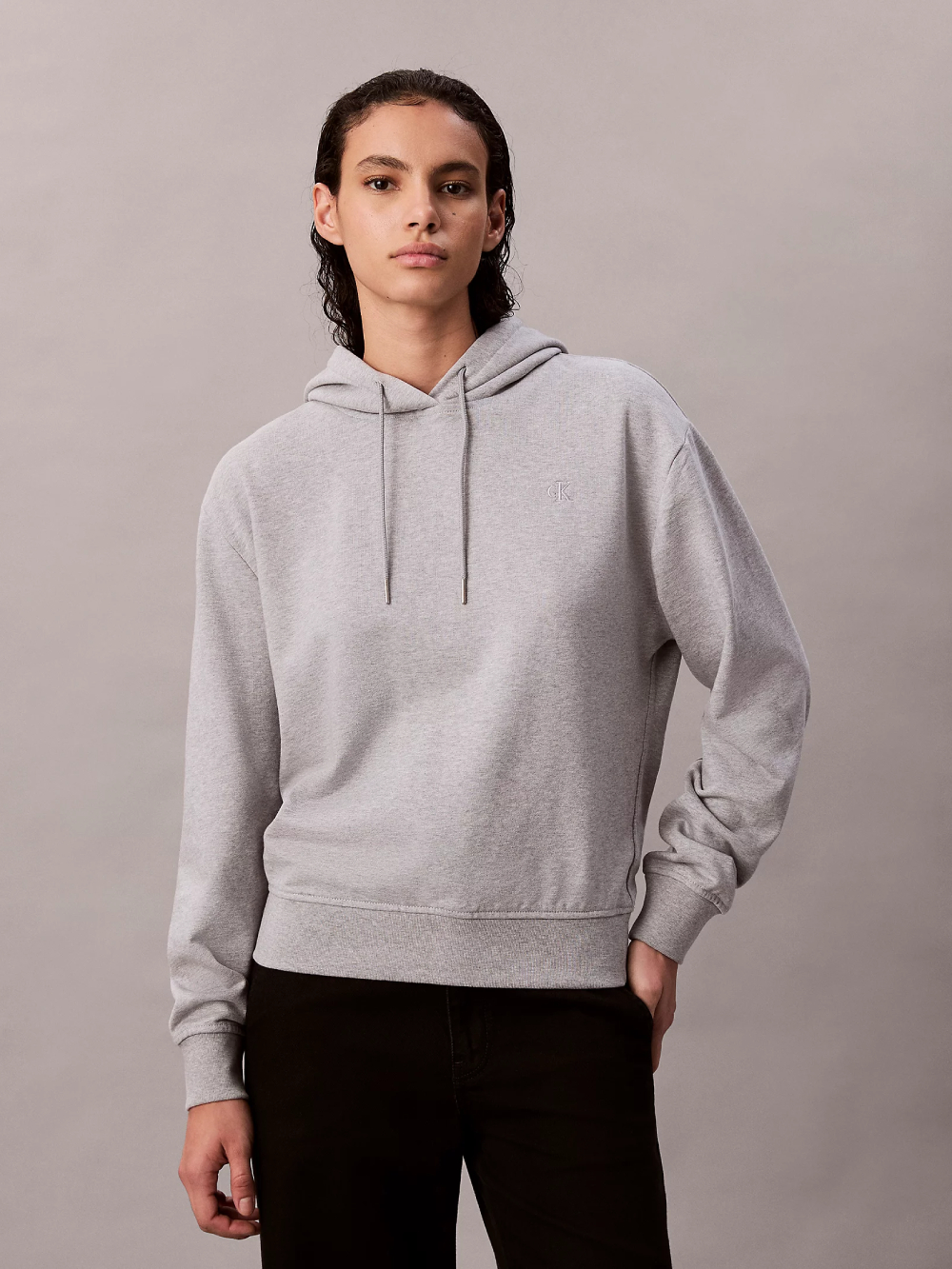 detail Calvin Klein dámská šedá mikina