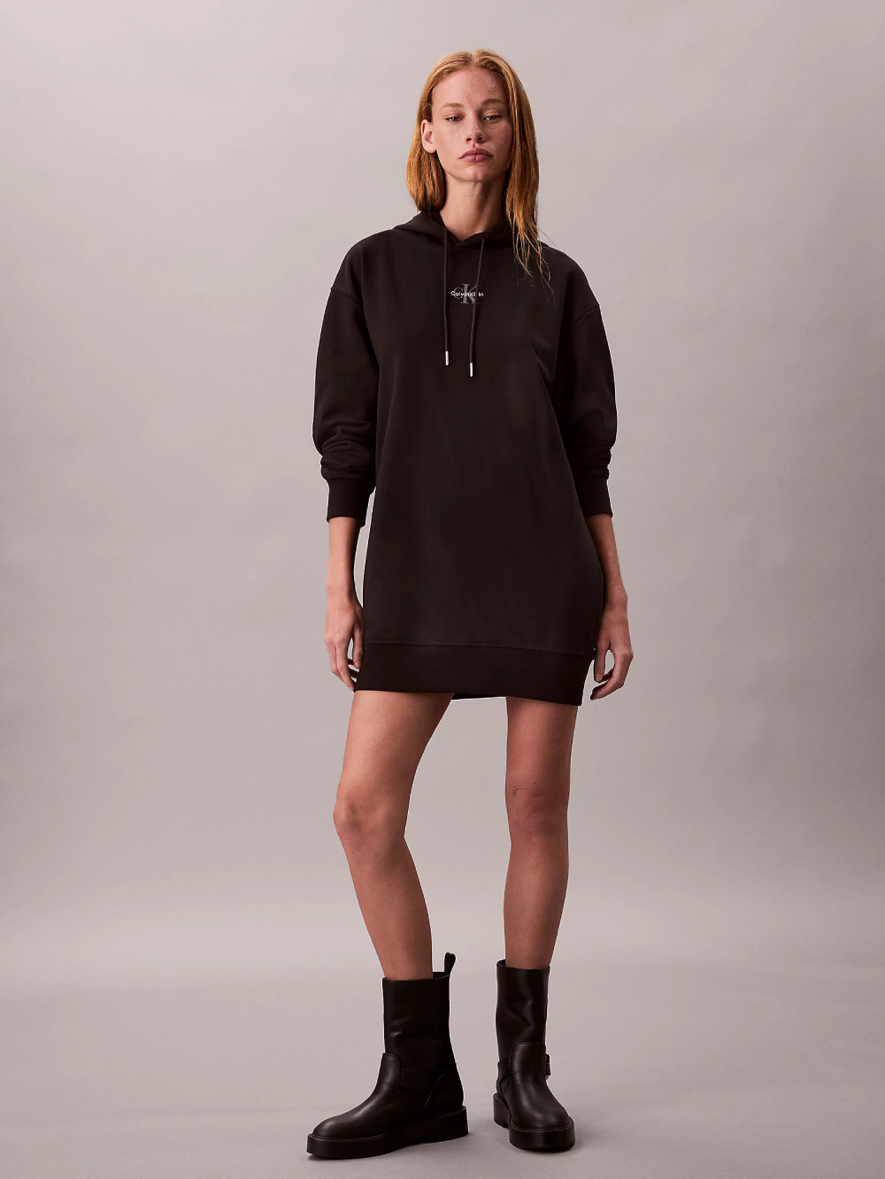 detail Calvin Klein dámské černé mikinové šaty