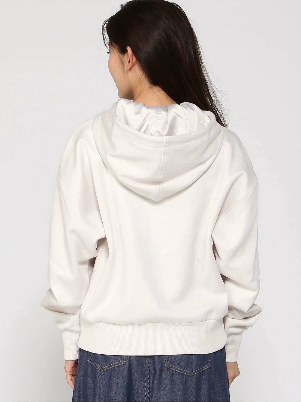 detail Guess dámská béžová mikina