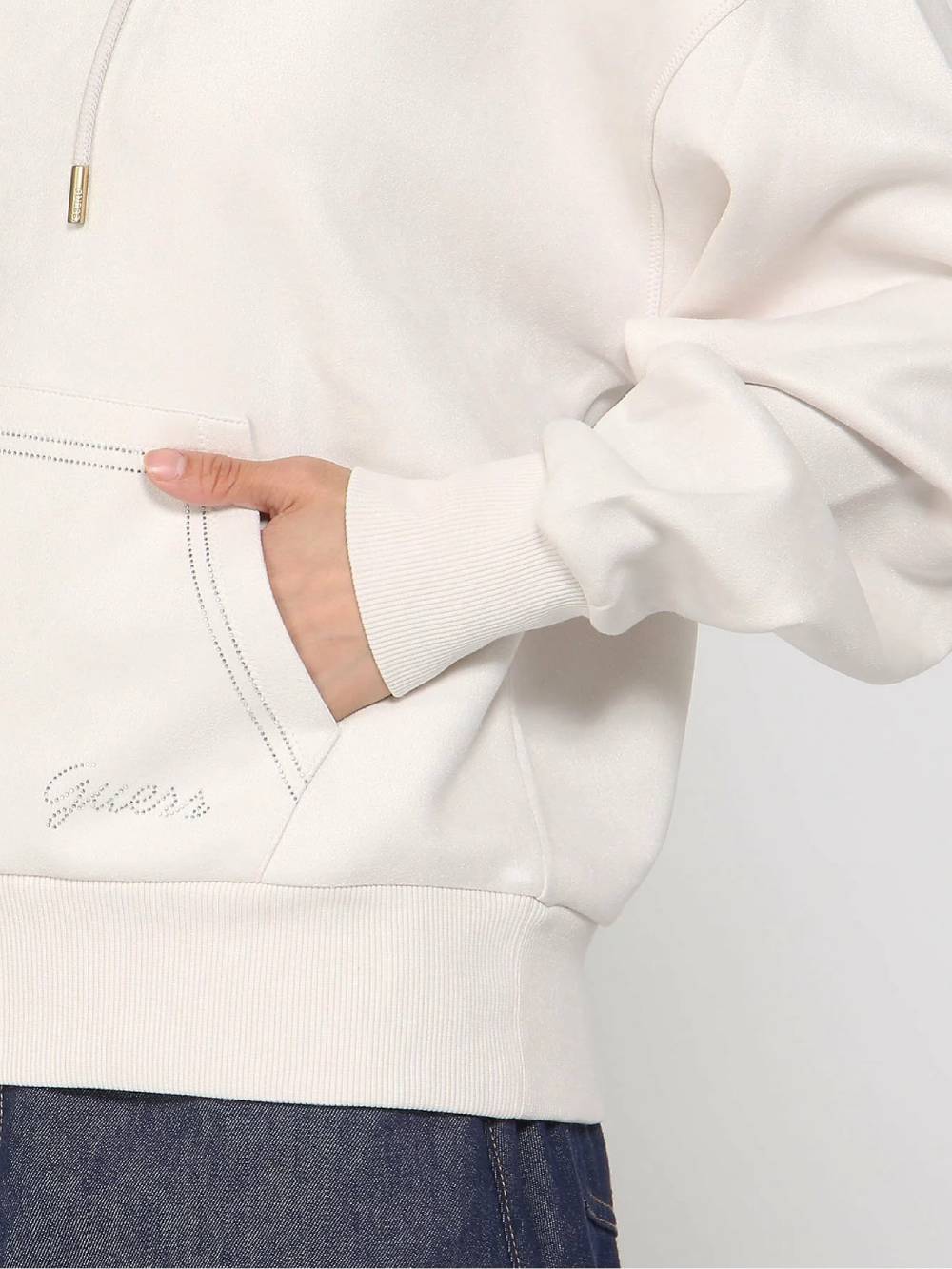 detail Guess dámská béžová mikina