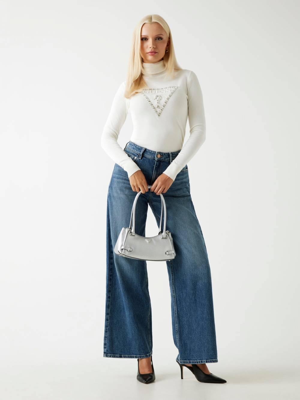 detail Guess dámský bílý svetr