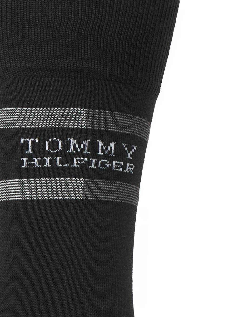 detail Tommy Hilfiger pánské černé vysoké ponožky 