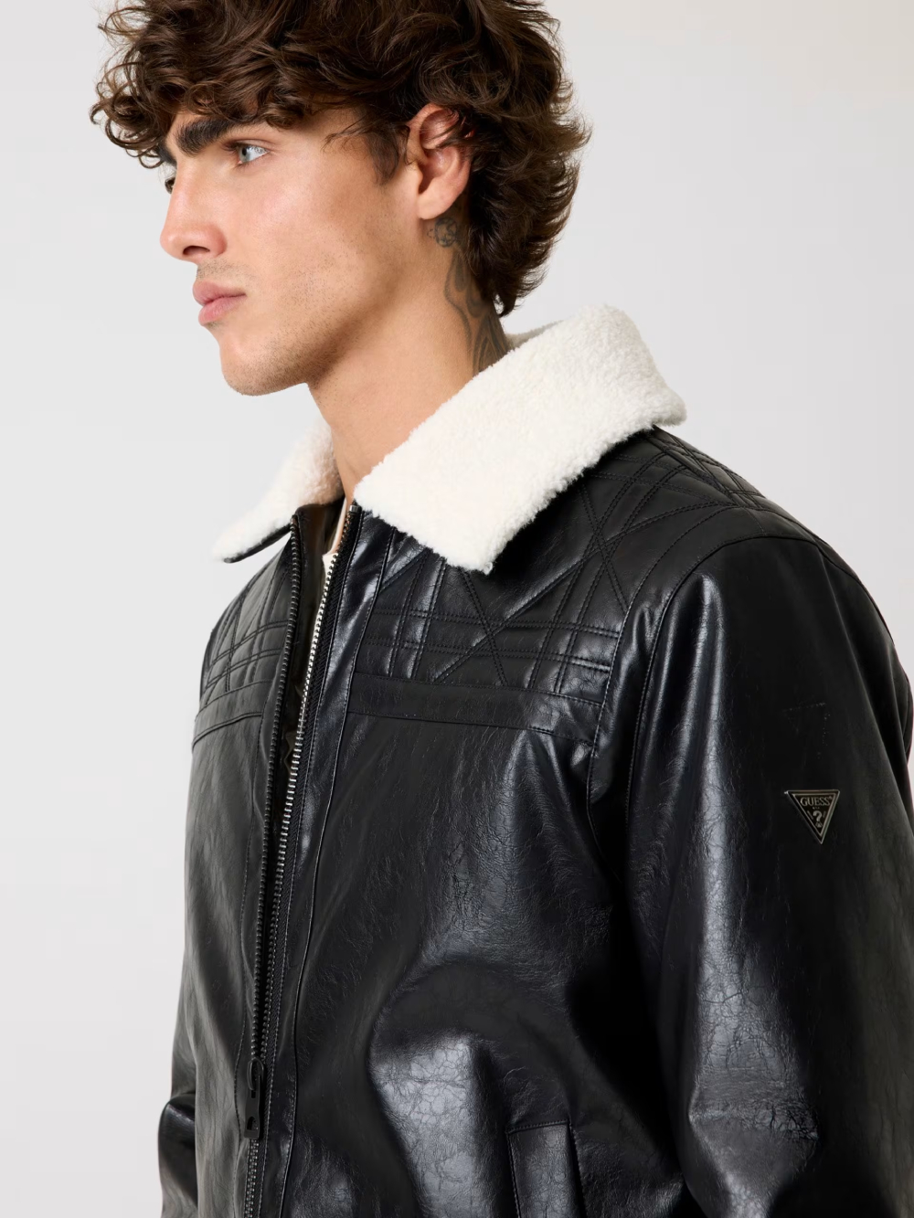 detail Guess pánská černá bunda