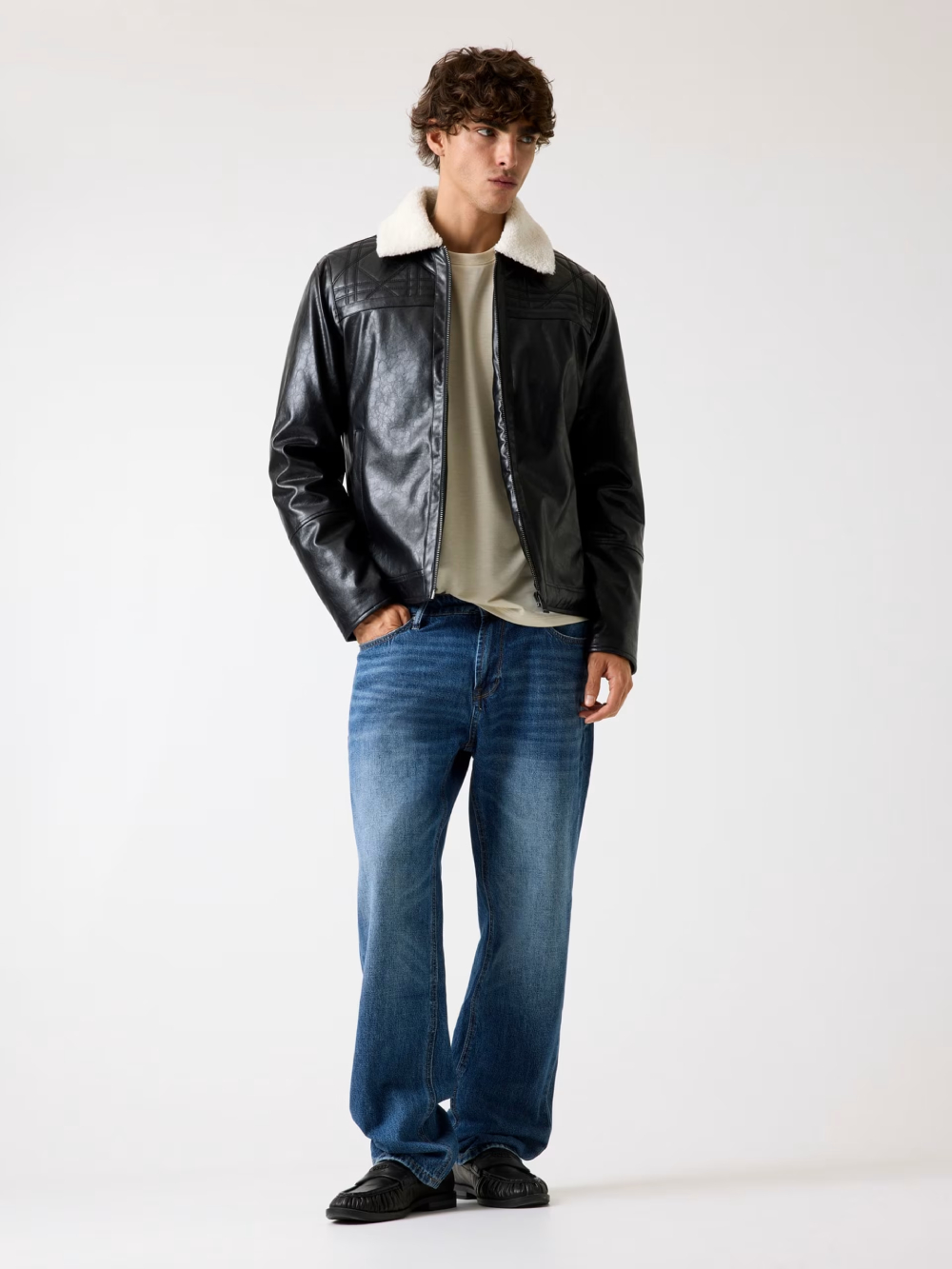 detail Guess pánská černá bunda