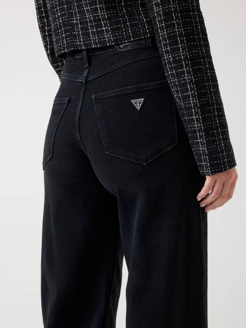 detail Guess dámské černé džíny