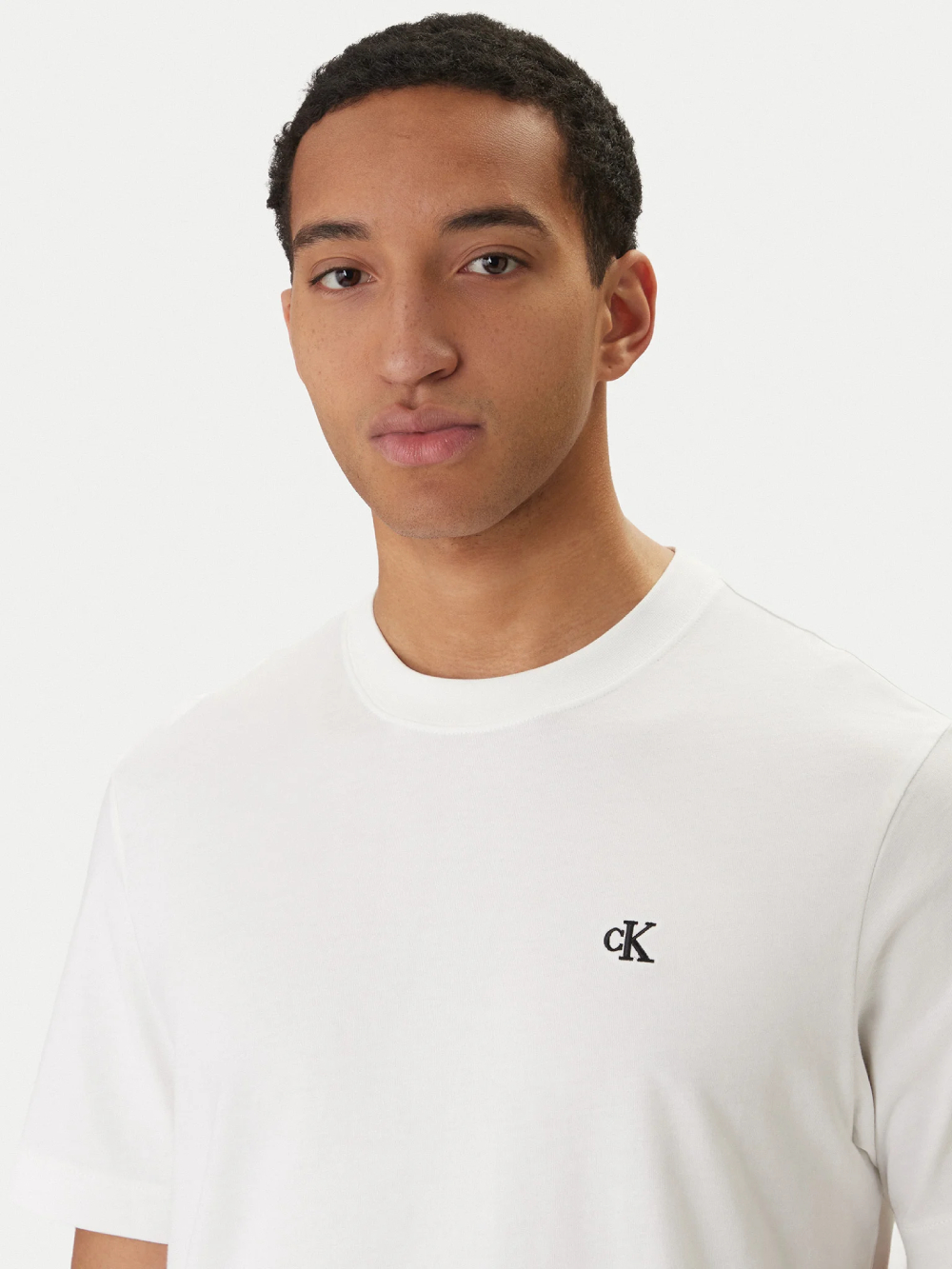 detail Calvin Klein pánské bílé tričko