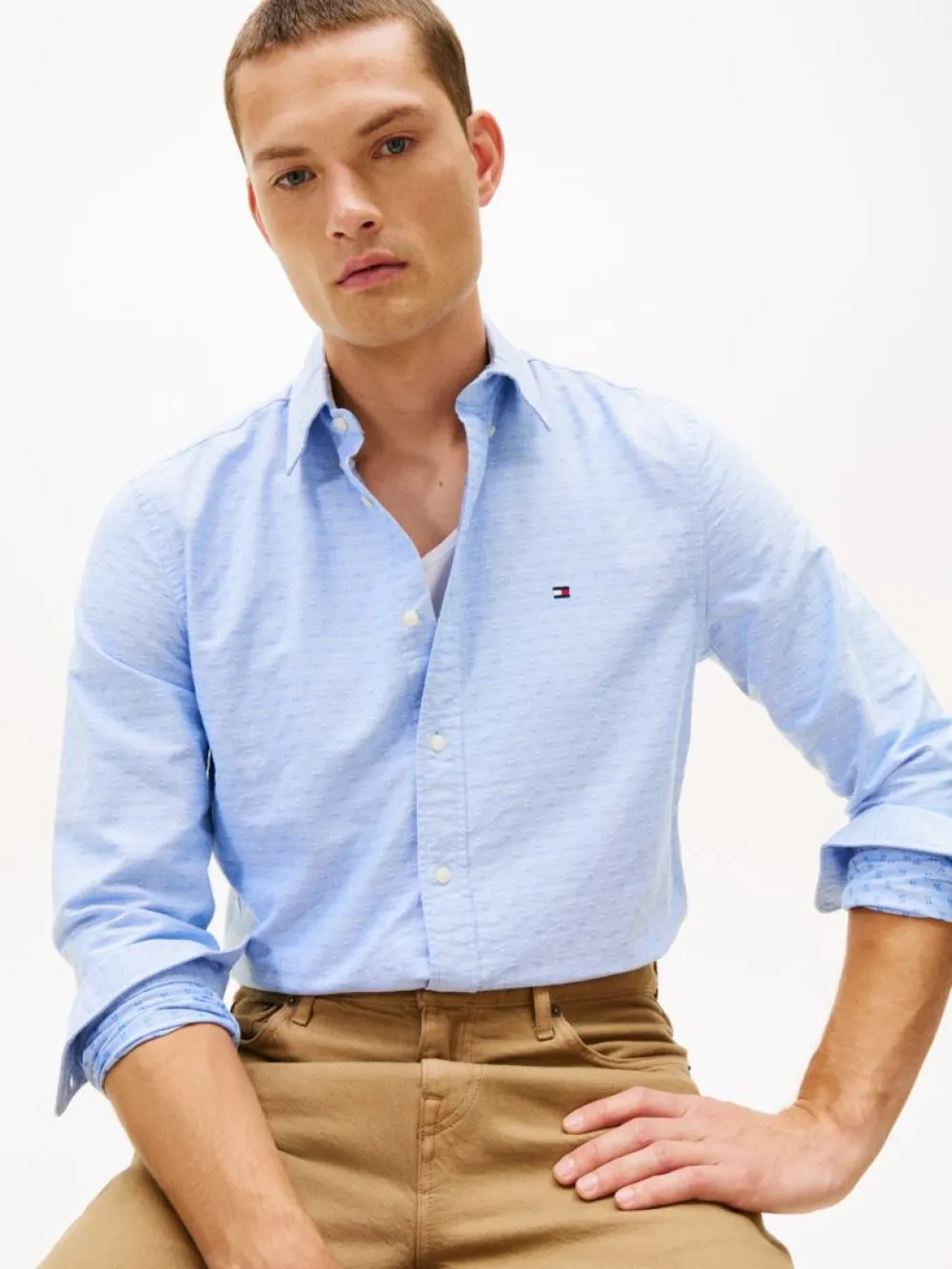 detail Tommy Hilfiger pánská modrá košile