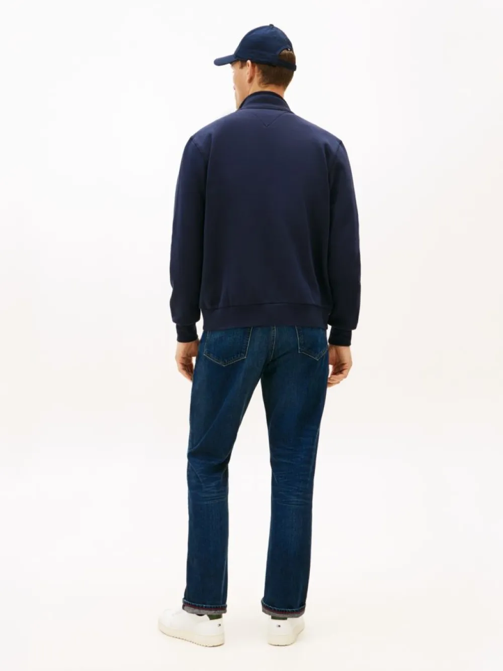 detail Tommy Hilfiger pánský tmavě modrý svetr